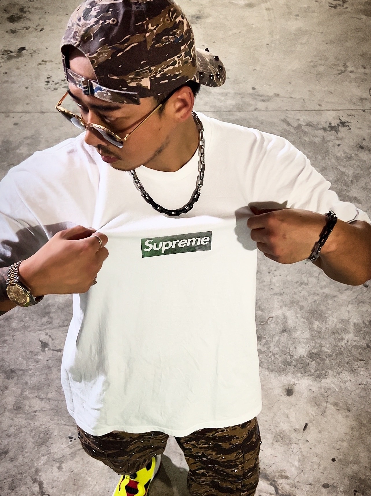 Supreme x Undercover Studded 6-Panel Brown Camo - 23SS, Supreme x Undercover Studded Cargo Pant Brown - 23SS 착용 스타일 - 1