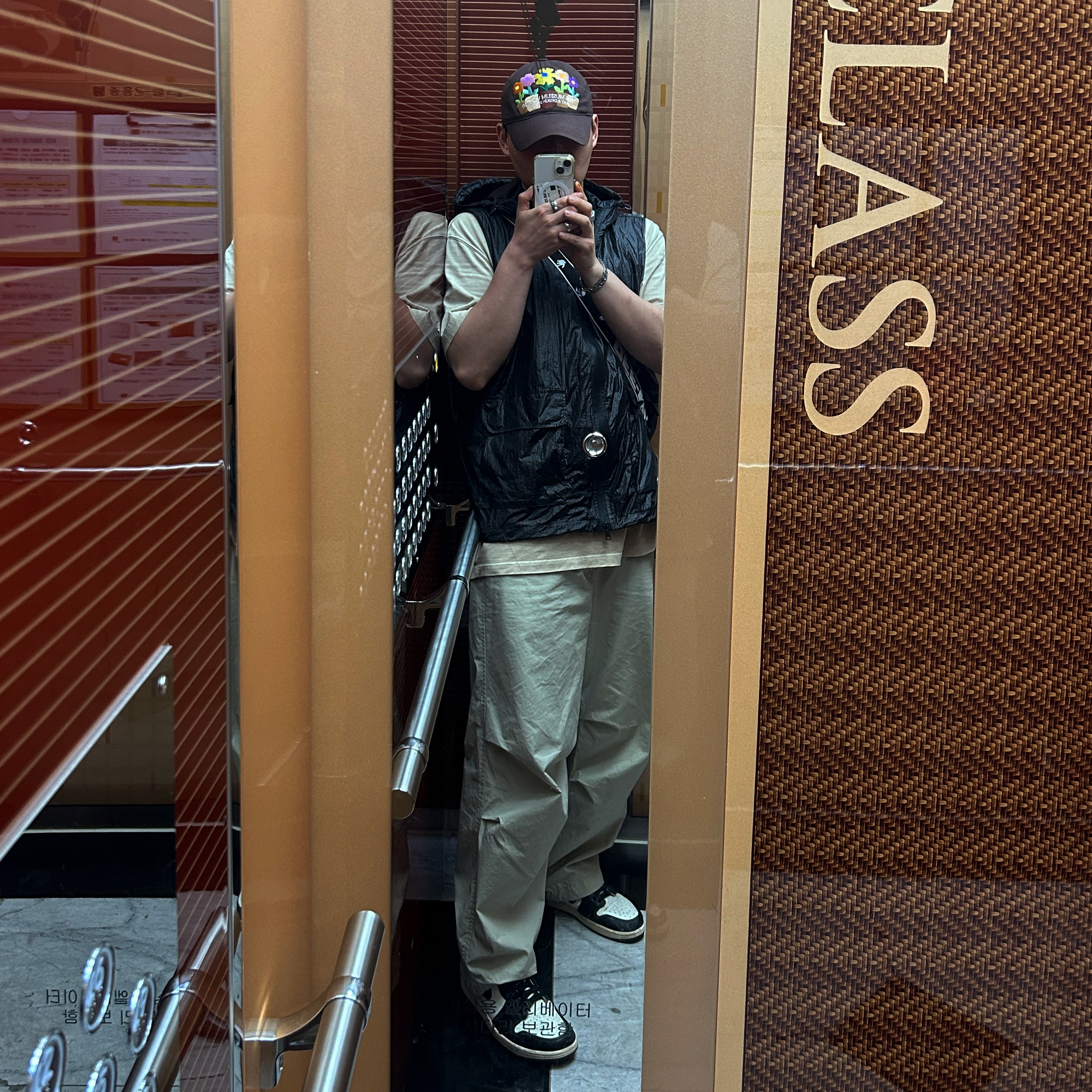 The Museum Visitor Five Flower Pot Ball Cap Brown, Jordan 1 Retro High OG Black Mocha 착용 스타일