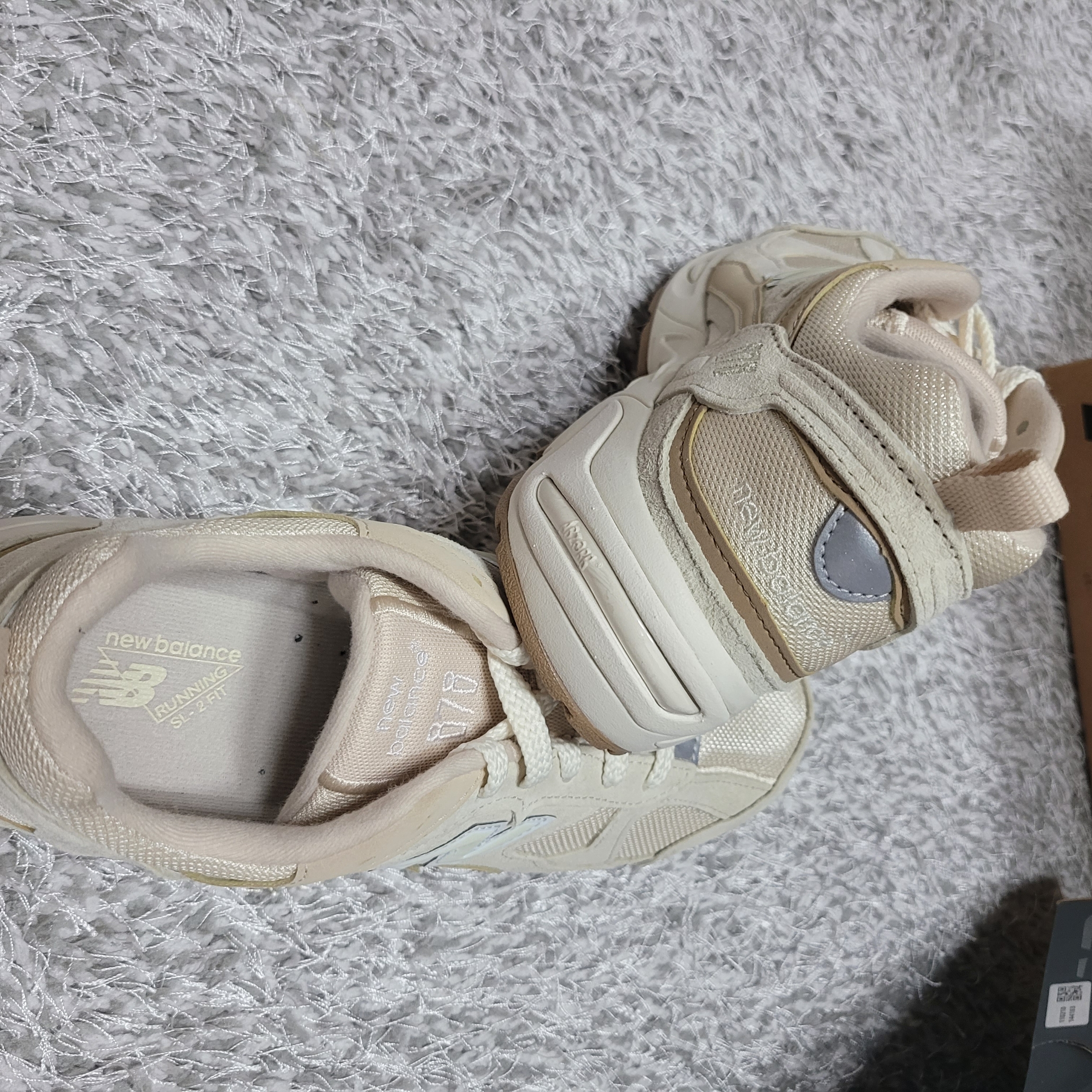 New Balance 878 Beige Ivory 착용 스타일 - 3