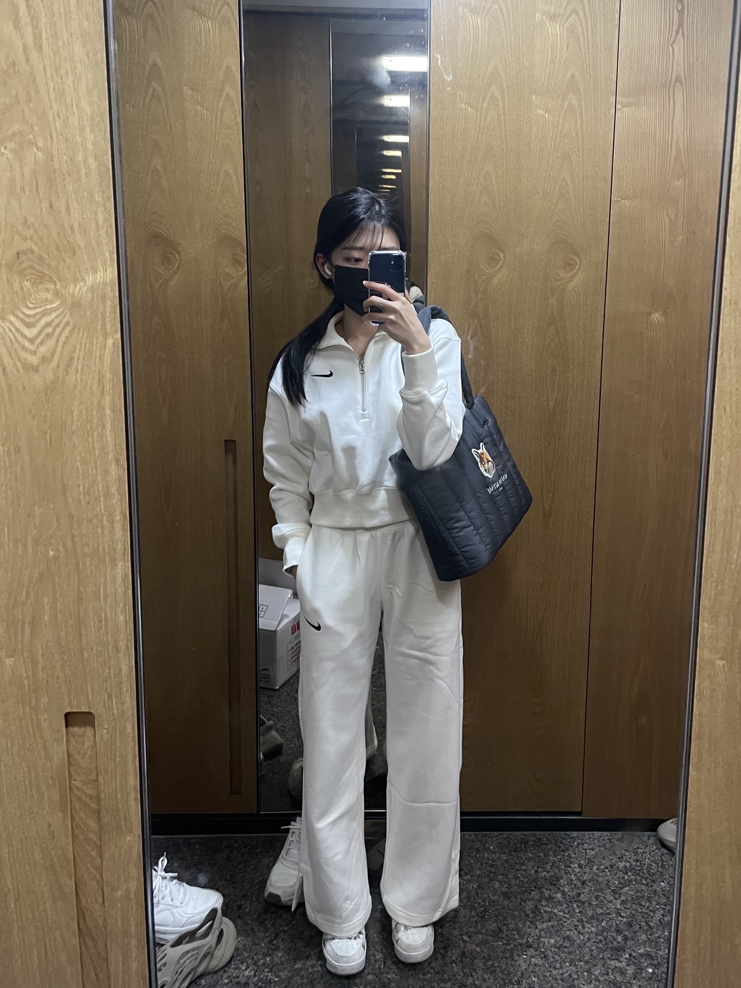 Maison Kitsune x Laneige Padded Bag Navy 착용 스타일