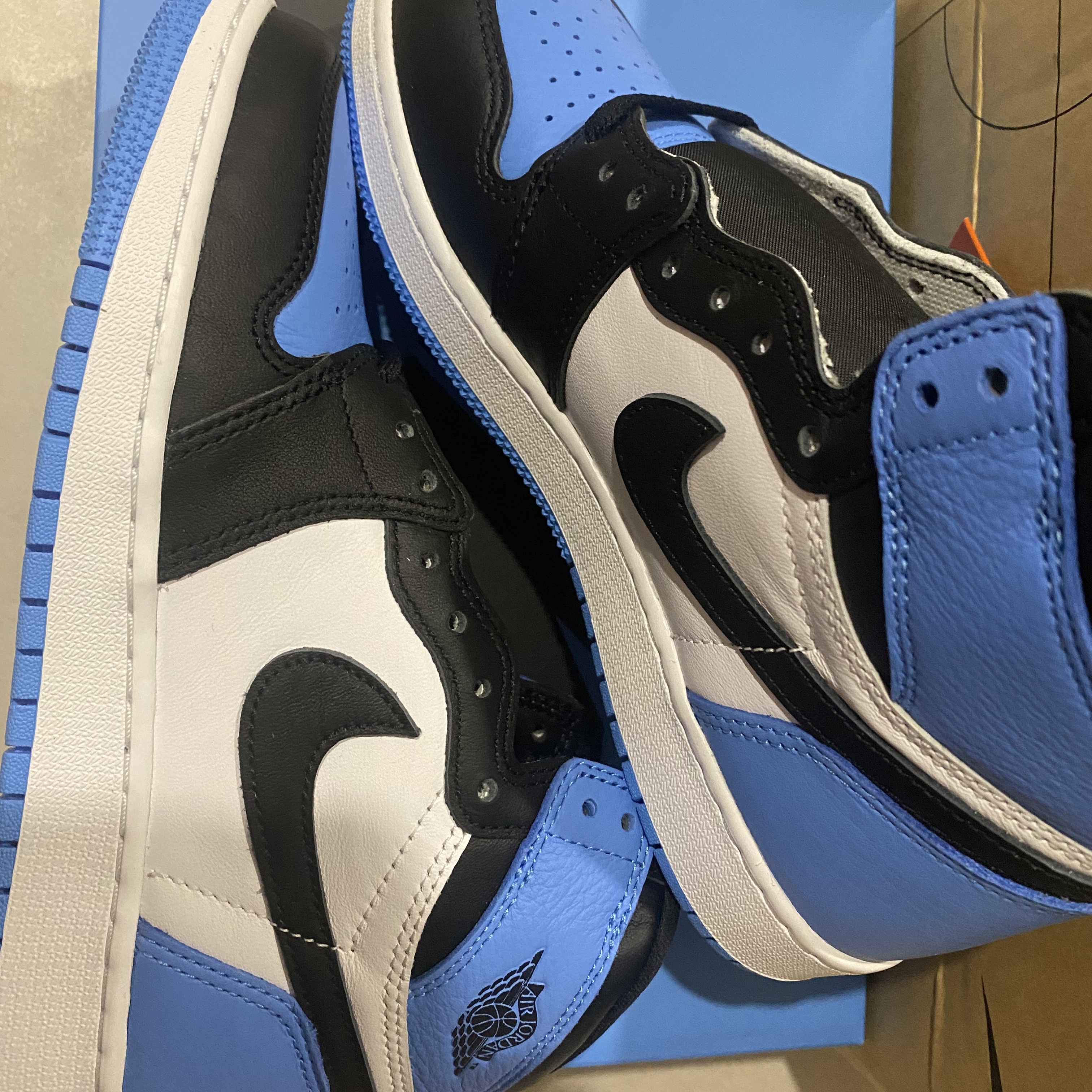 (GS) Jordan 1 Retro High OG University Blue 착용 스타일 - 2