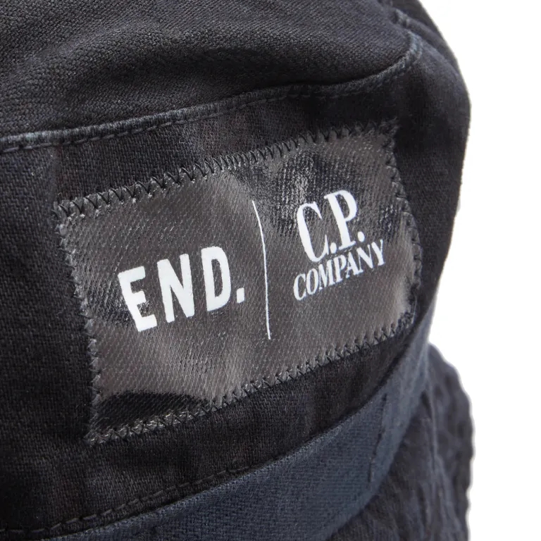 C.P. Company x END. Adapt Blu Bucket Hat Black Navy 착용 스타일 - 2
