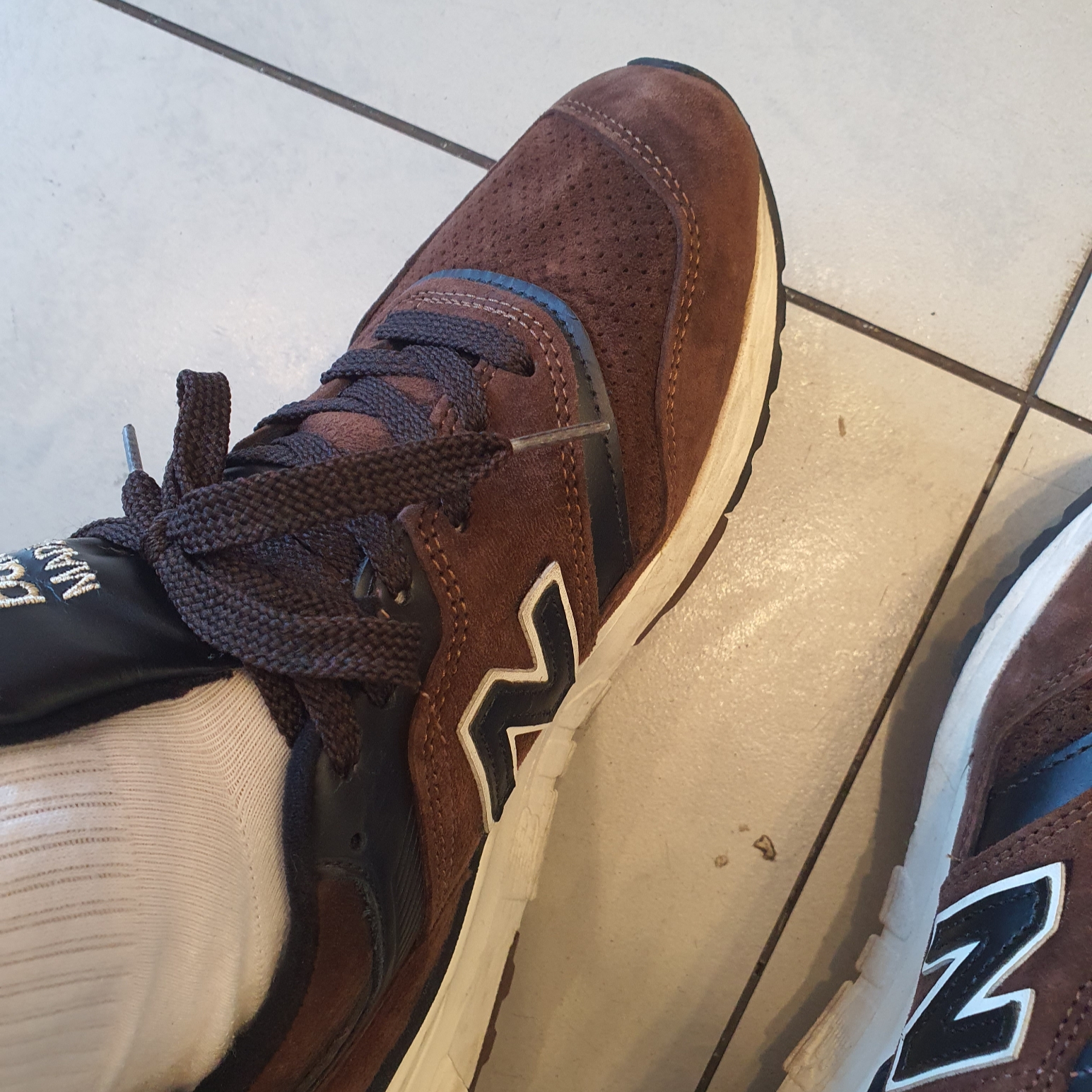 New Balance 997 Made in USA Distinct Authors Brown 착용 스타일 - 2