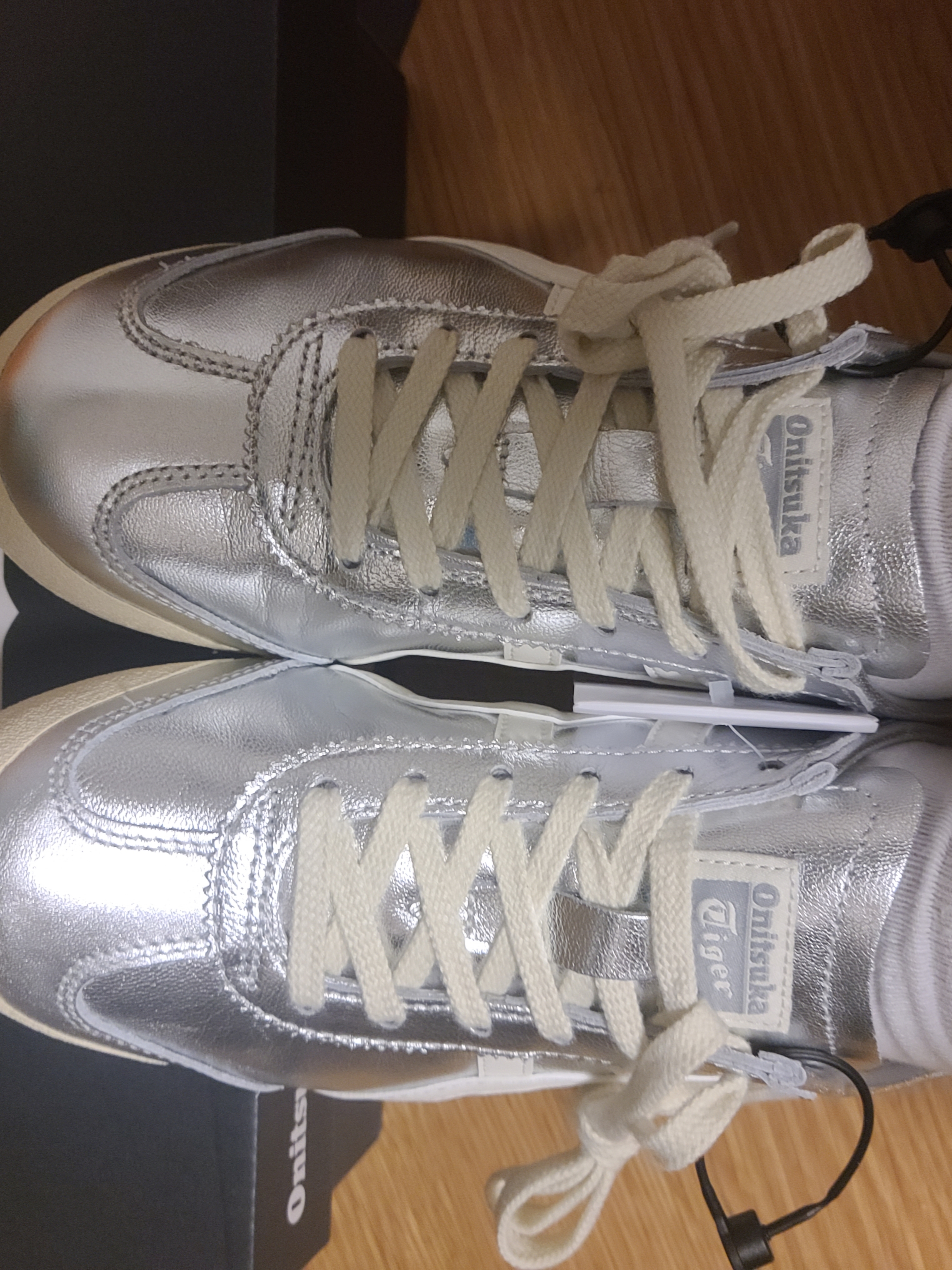 Onitsuka Tiger Mexico 66 White Silver 착용 스타일