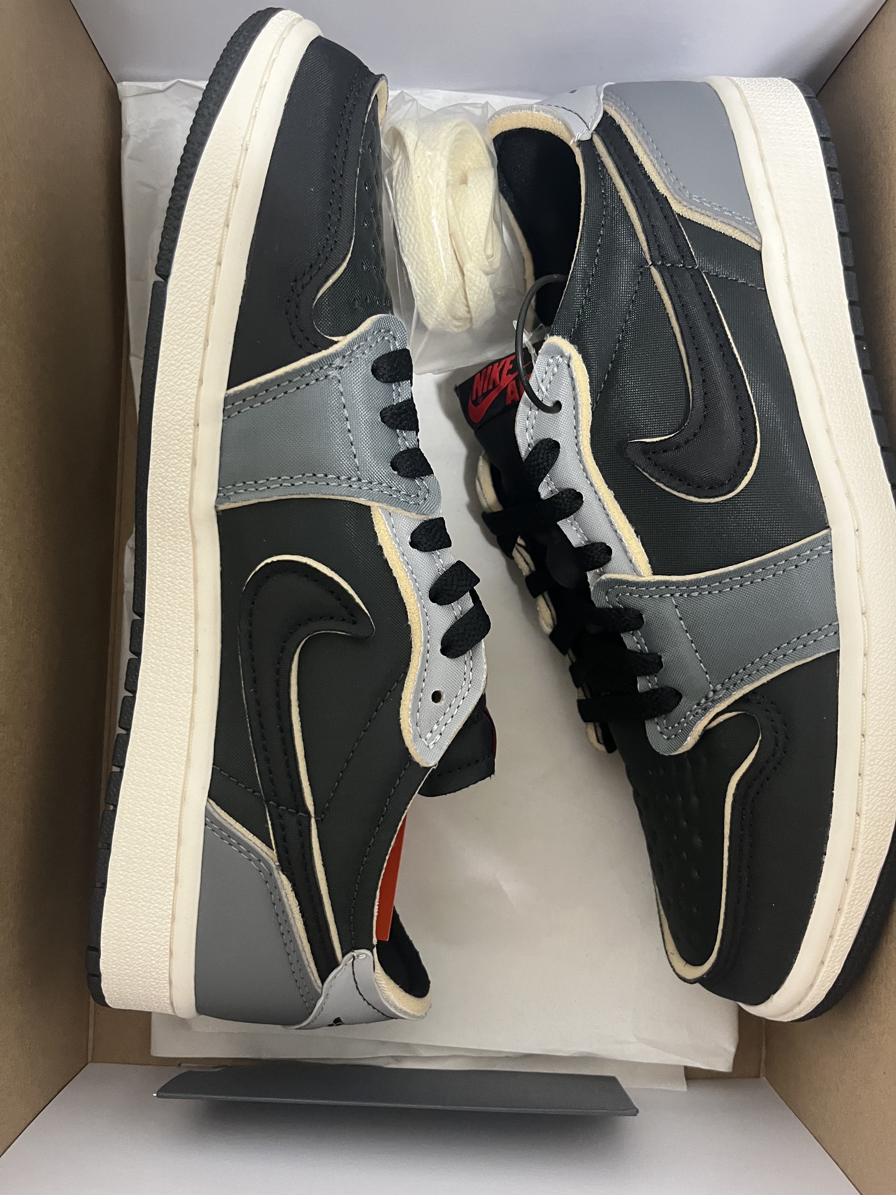 Jordan 1 Retro Low OG EX Black and Smoke Grey 착용 스타일