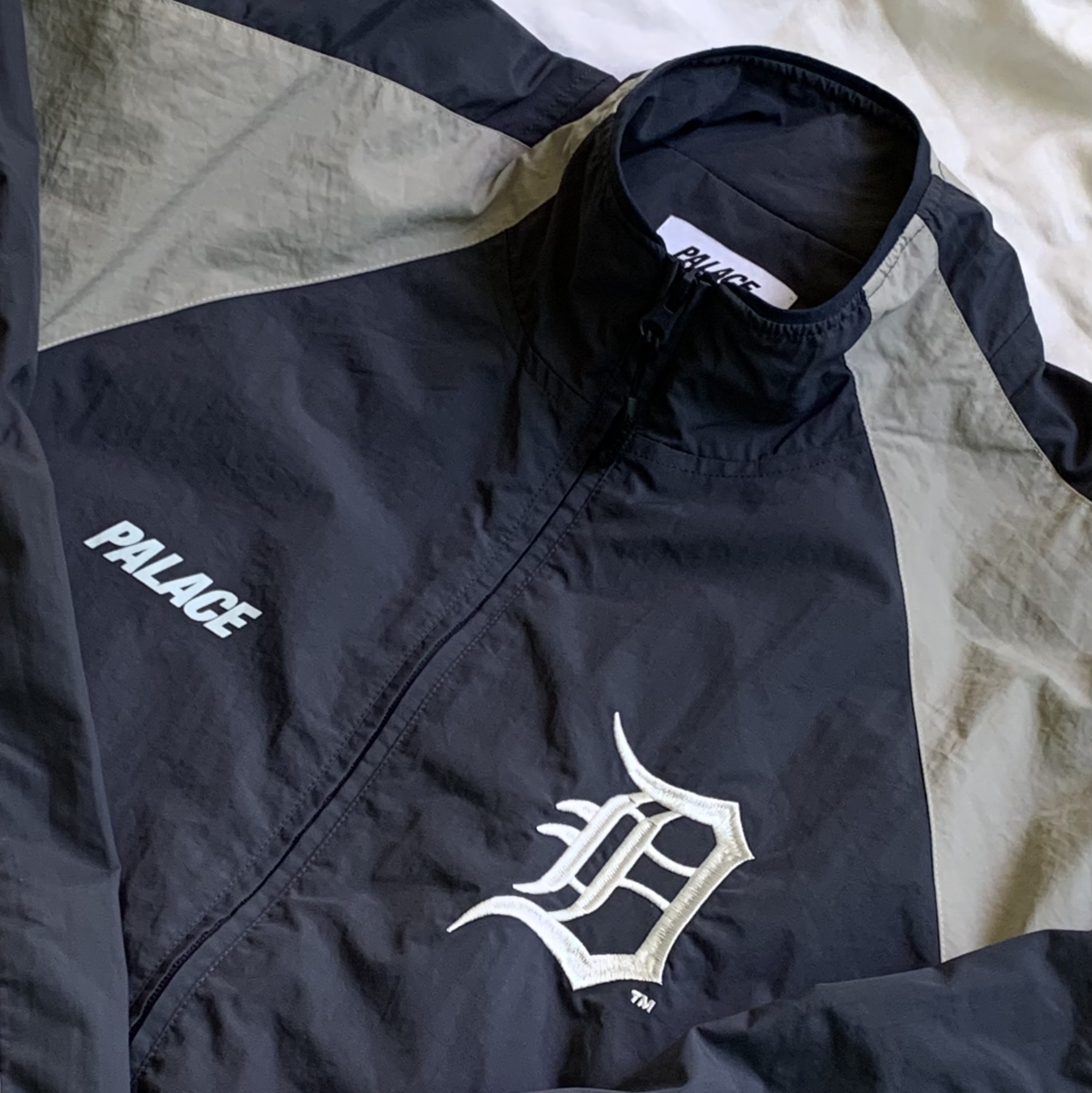 Palace x Detroit Tigers New Era Track Top Navy Grey - 22SS 착용 스타일