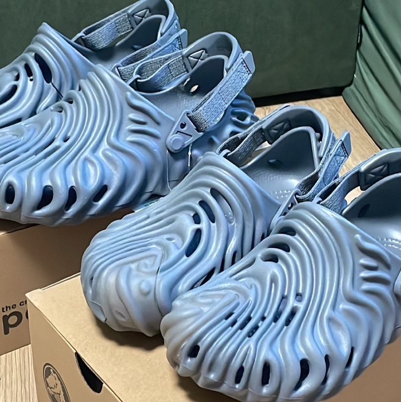 Crocs x Salehe Bembury Pollex Clog Niagara 착용 스타일