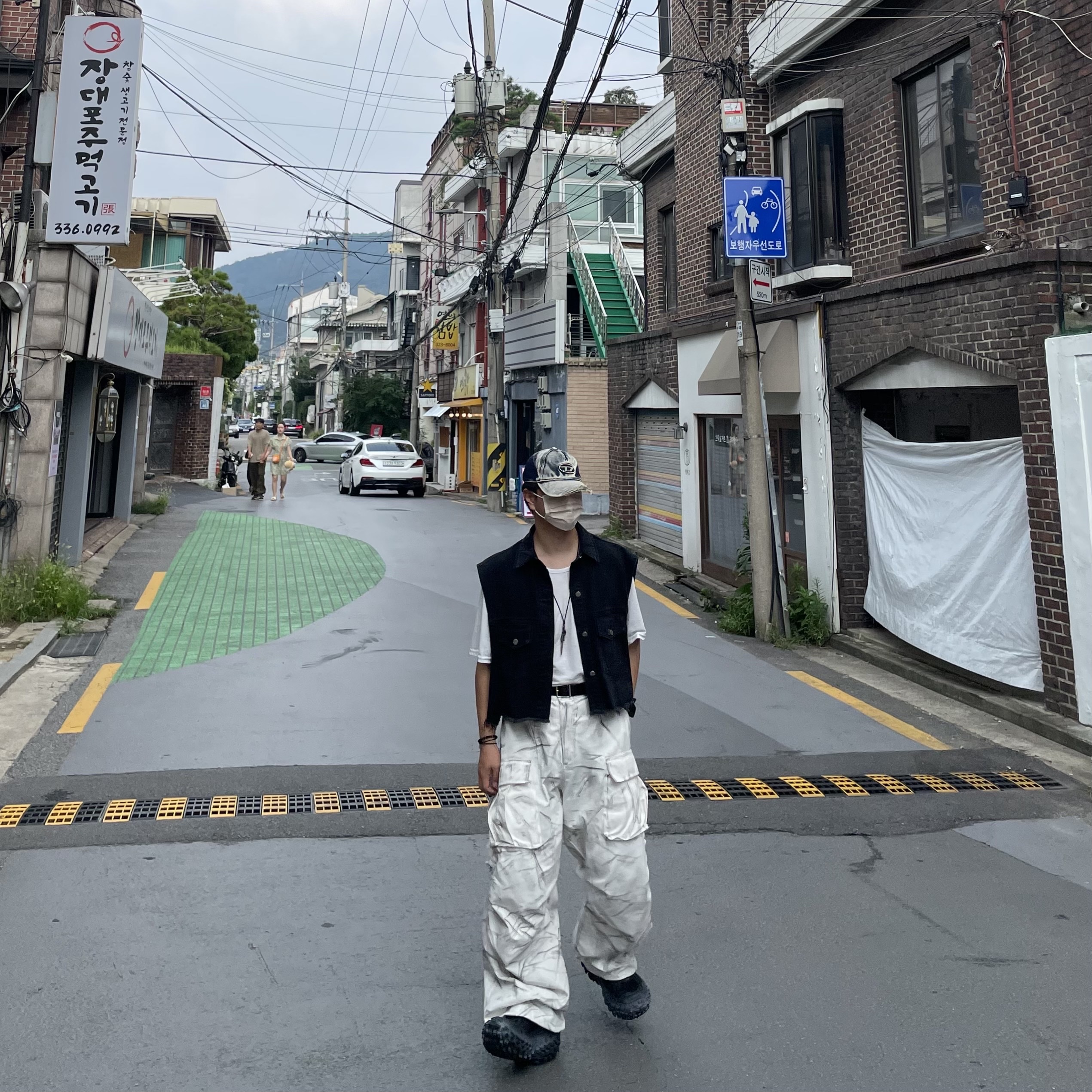 Nos Couleurs 01 Cargo Pants Dirty Washing, Balenciaga Defender Sneakers Black 착용 스타일 - 5