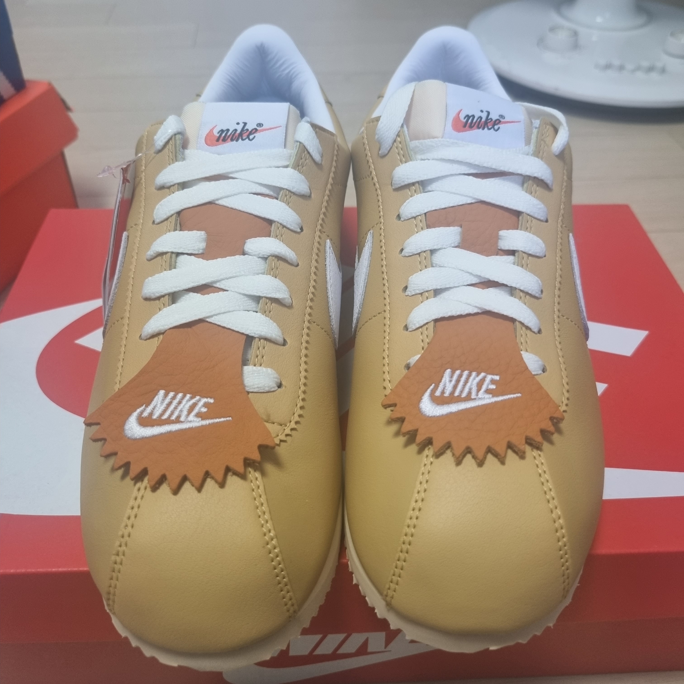 Nike Cortez 23 SE Wheat Gold 착용 스타일 - 2