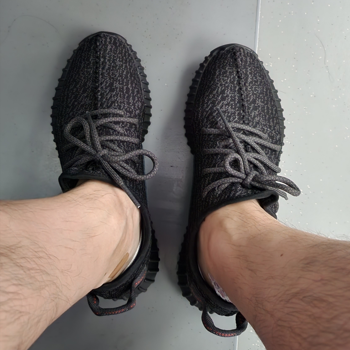 Adidas Yeezy Boost 350 Pirate Black 2023 착용 스타일