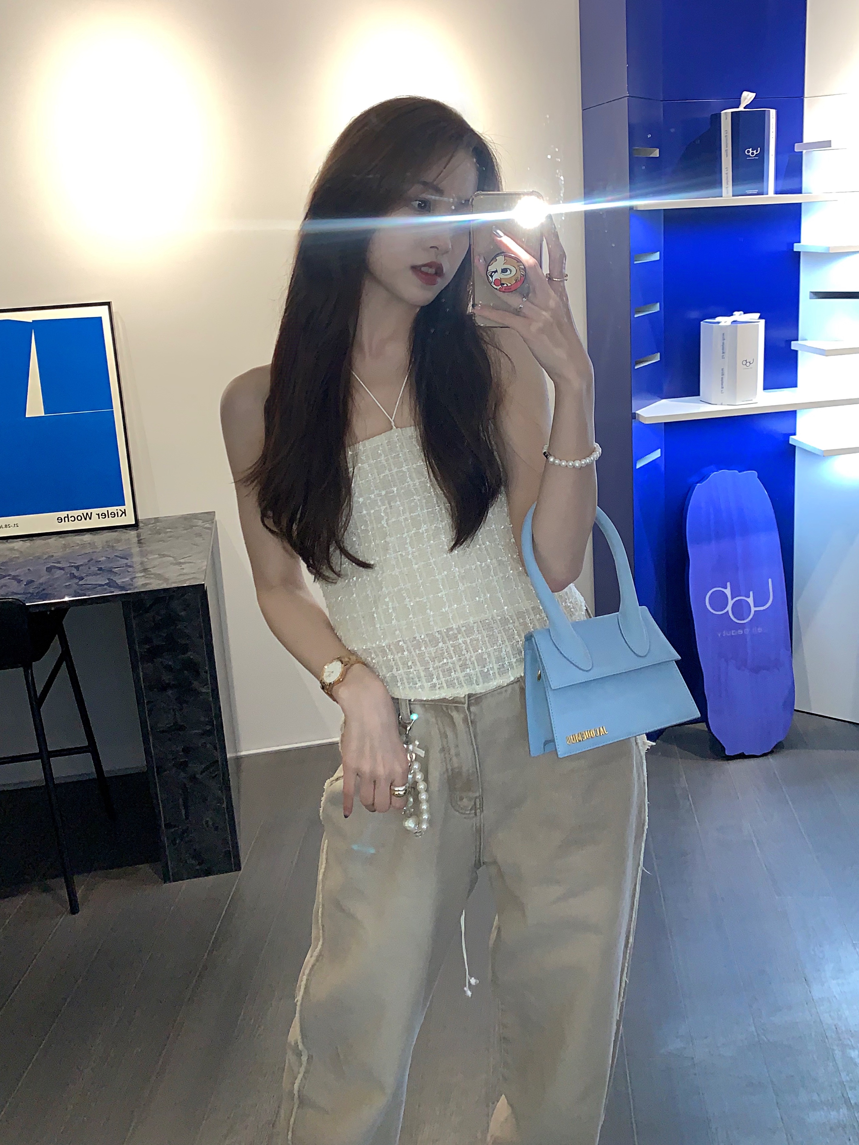 Jacquemus Le Chiquito Moyen Leather Handbag Croco Blue, Jacquemus Le Chiquito Moyen Signature Handbag Pale Blue 착용 스타일 - 2