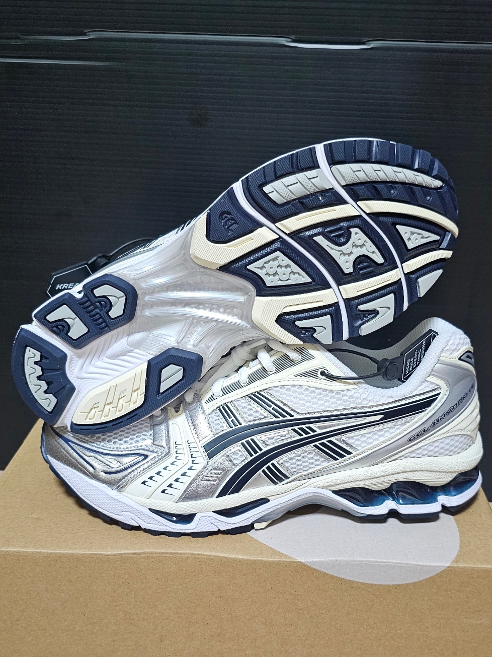 (W) Asics Gel-Kayano 14 White Midnight 착용 스타일 - 5
