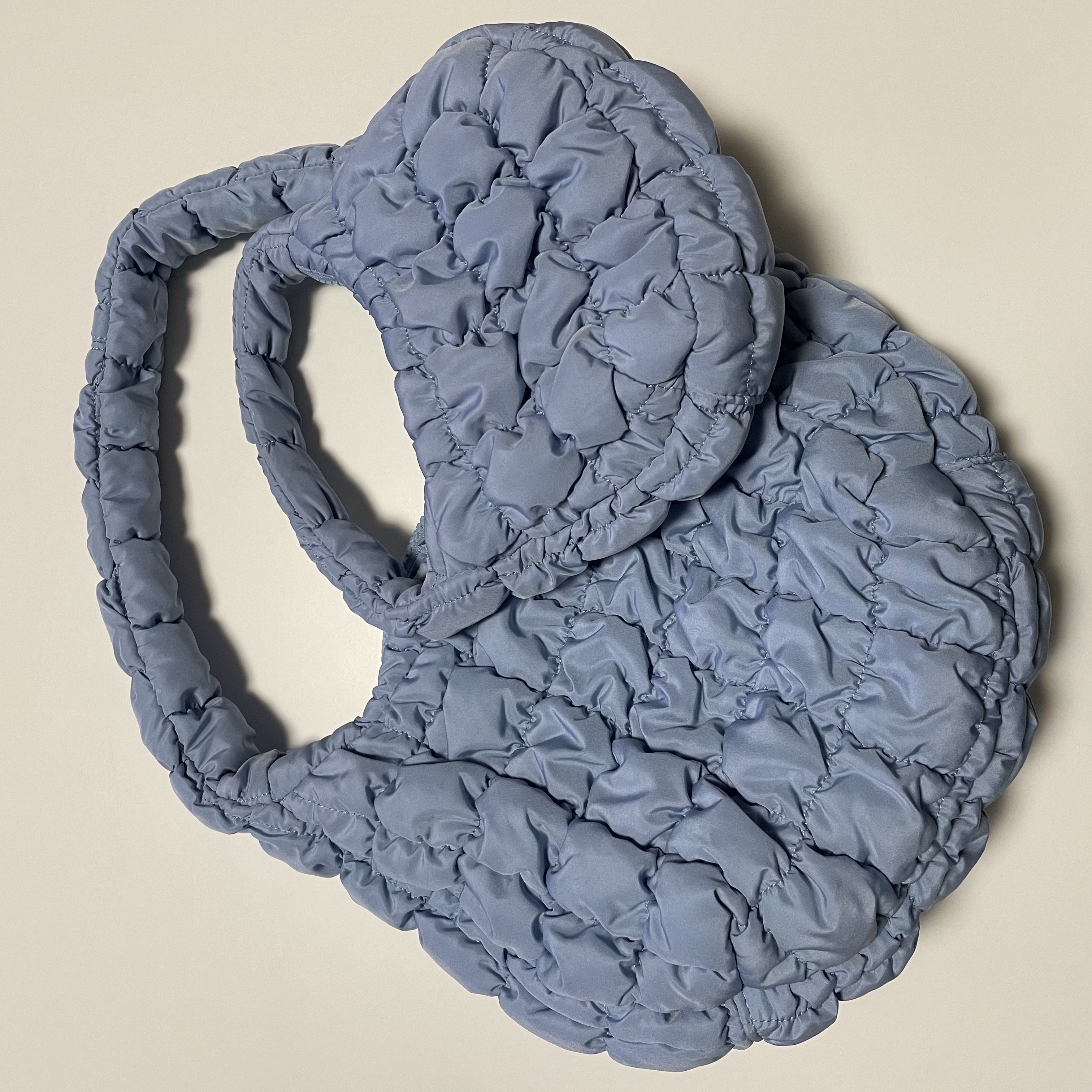 COS Quilted Mini Bag Light Blue, COS Quilted Micro Bag Blue 착용 스타일 - 1
