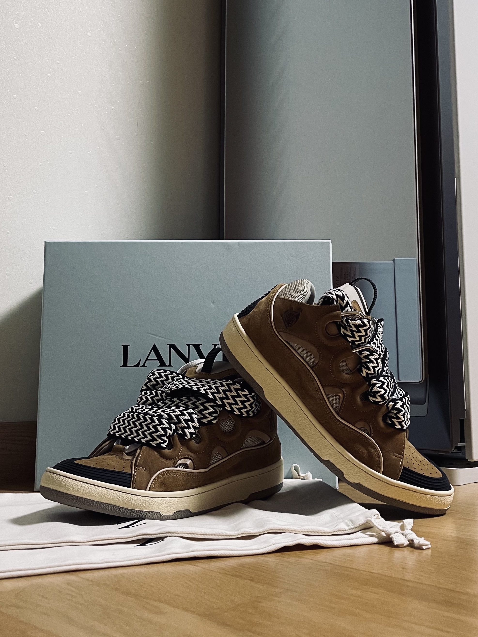 Gallery Dept. x Lanvin Painted Leather Curb Sneakers Black 착용 스타일