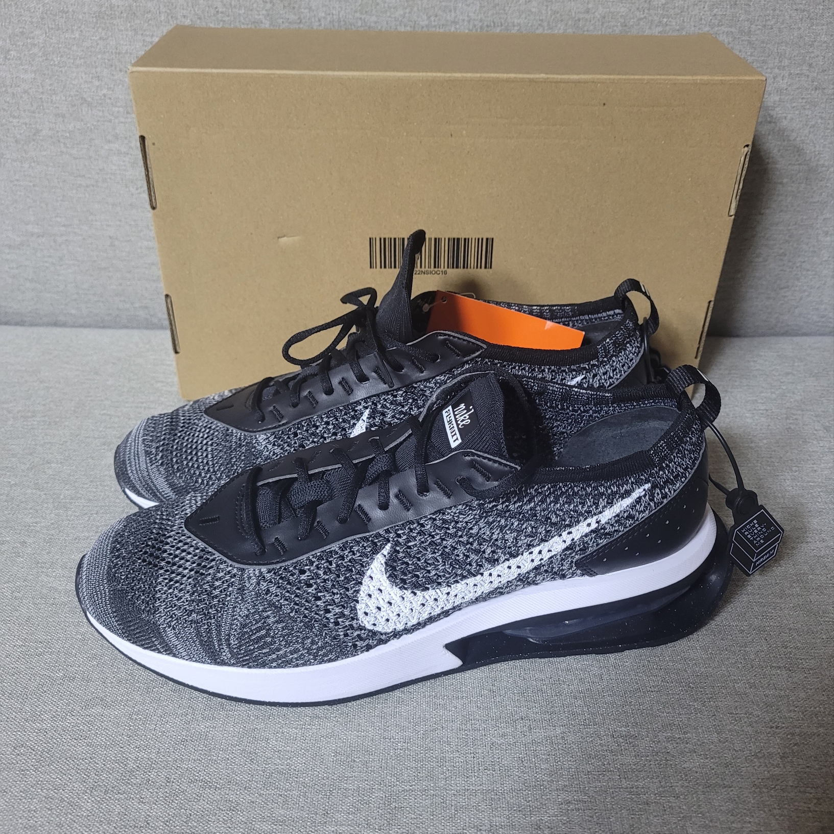 Nike Air Max Flyknit Racer Black White 착용 스타일