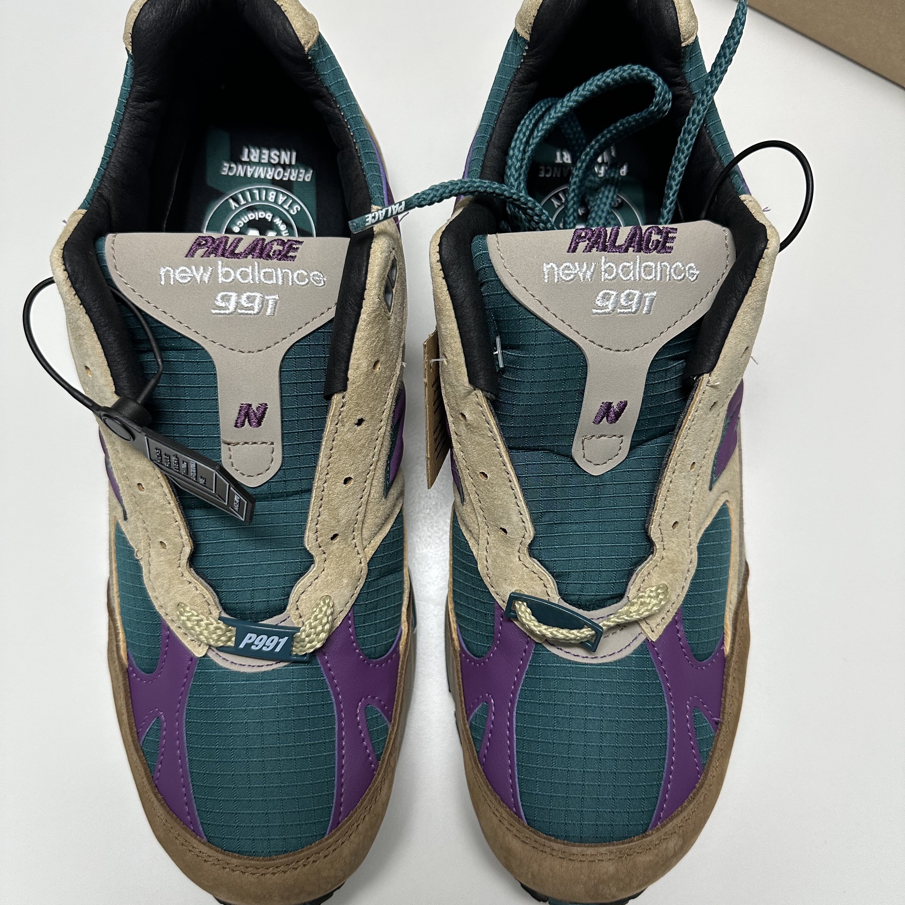 New Balance x Palace 991 Made in UK Teal Brown 착용 스타일 - 3
