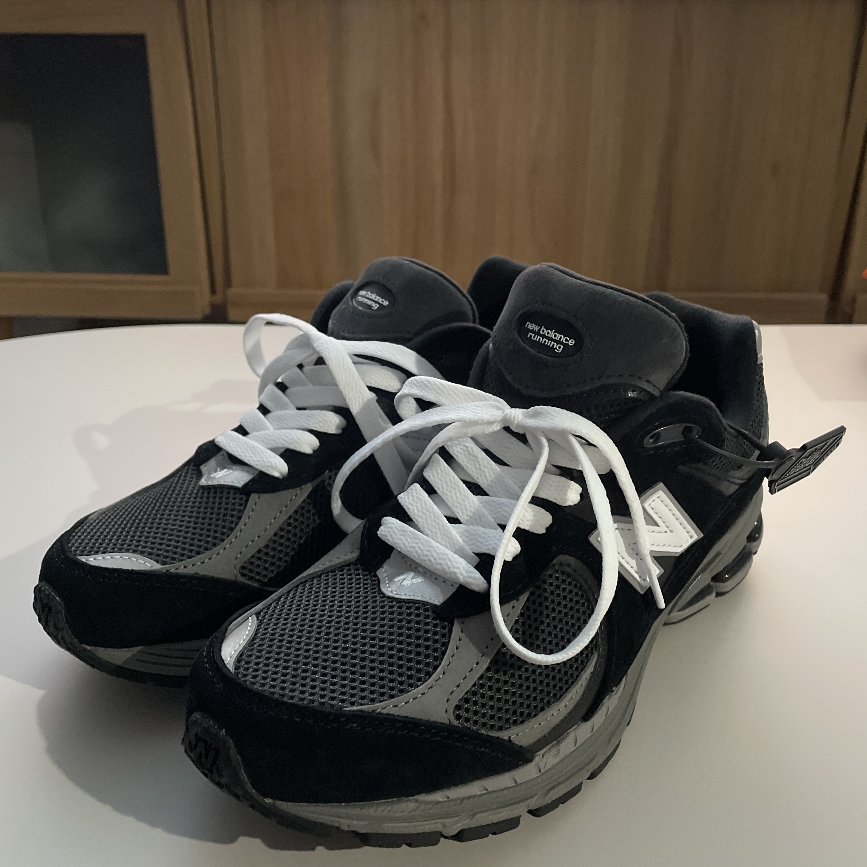New Balance 2002R Black Dark Grey - JD Sports Exclusive 착용 스타일