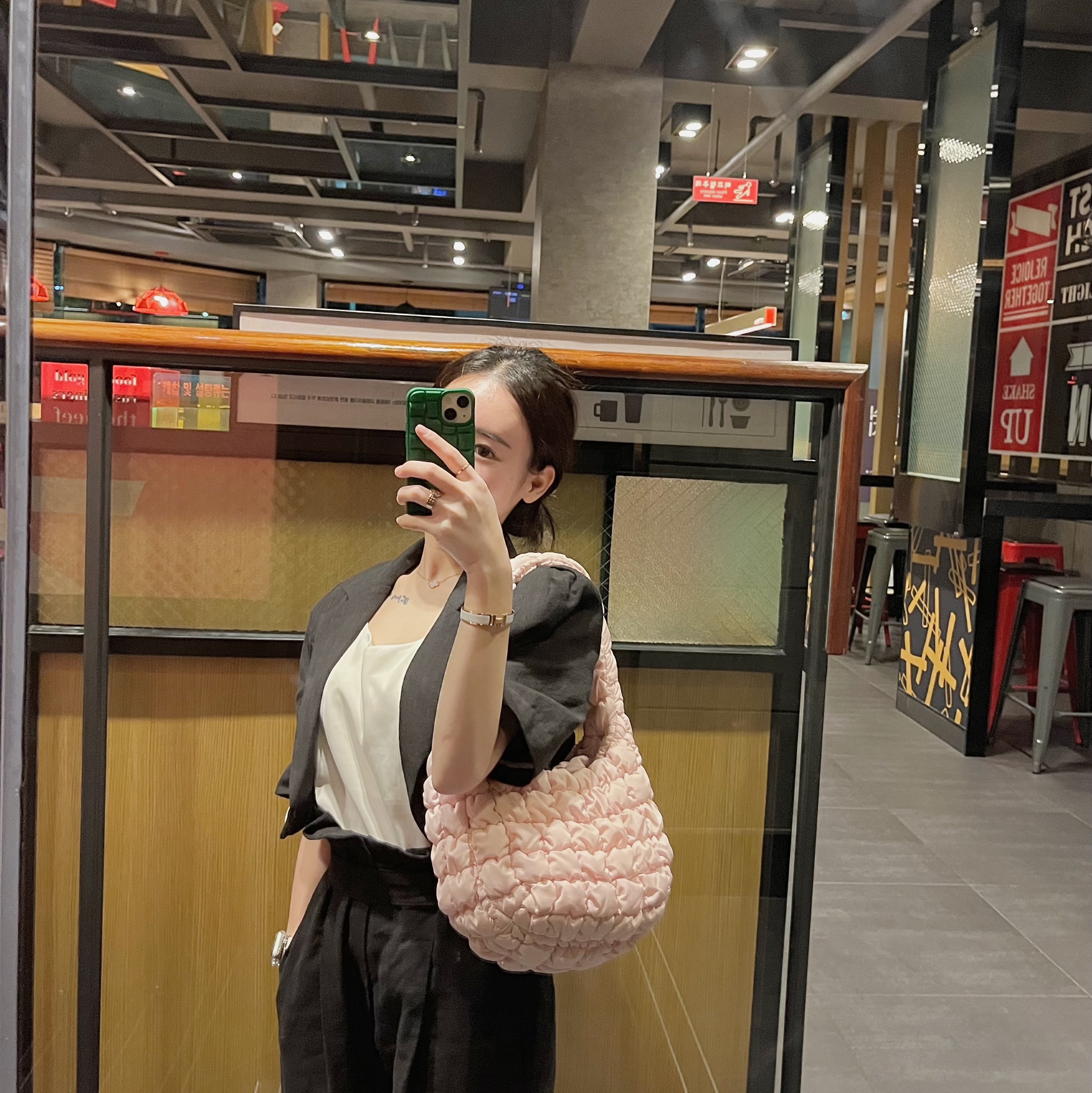 COS Quilted Mini Bag Pink 착용 스타일