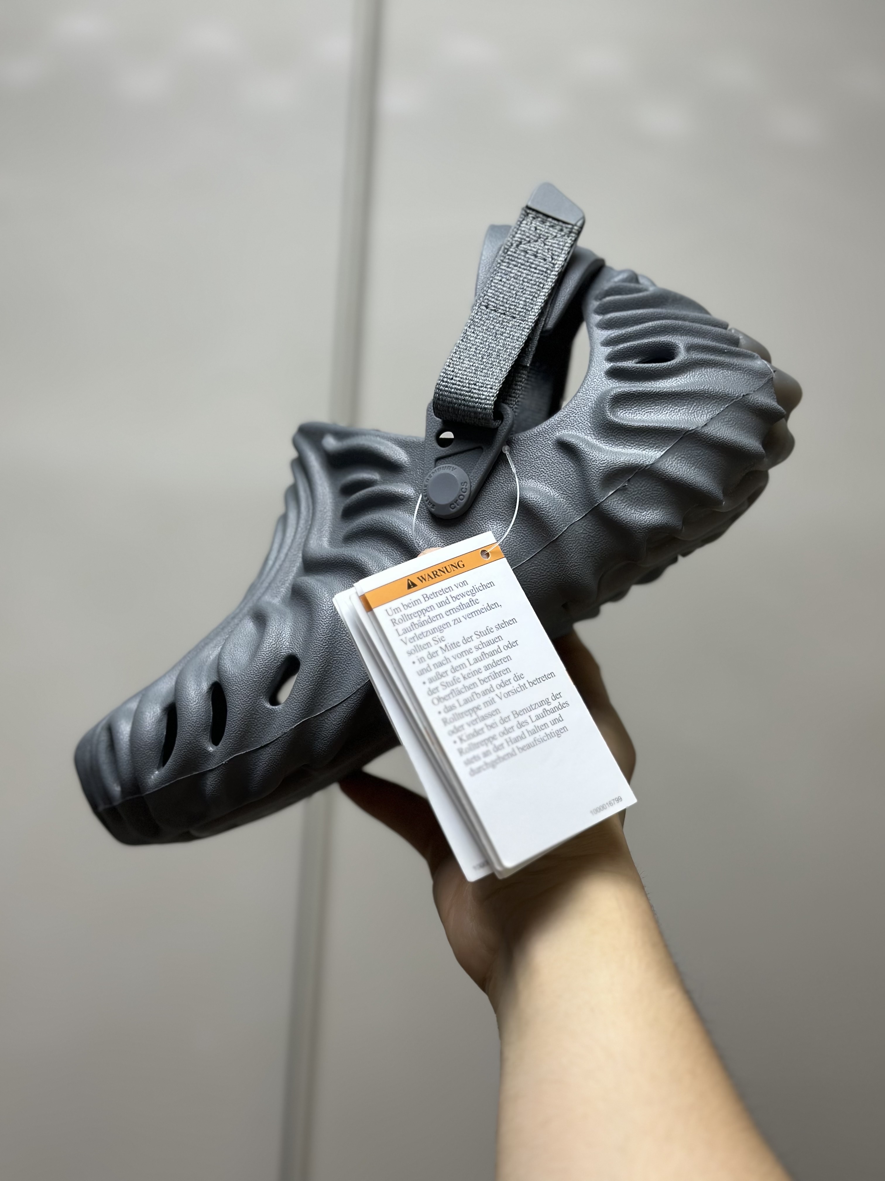 Crocs x Salehe Bembury Pollex Clog Niagara 착용 스타일
