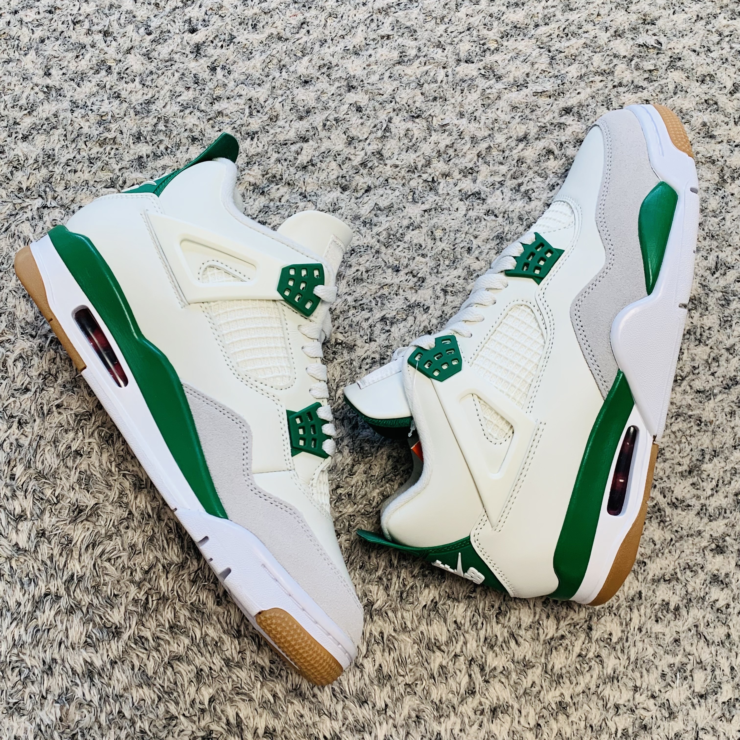 Jordan 4 x Nike SB Retro SP Pine Green 착용 스타일