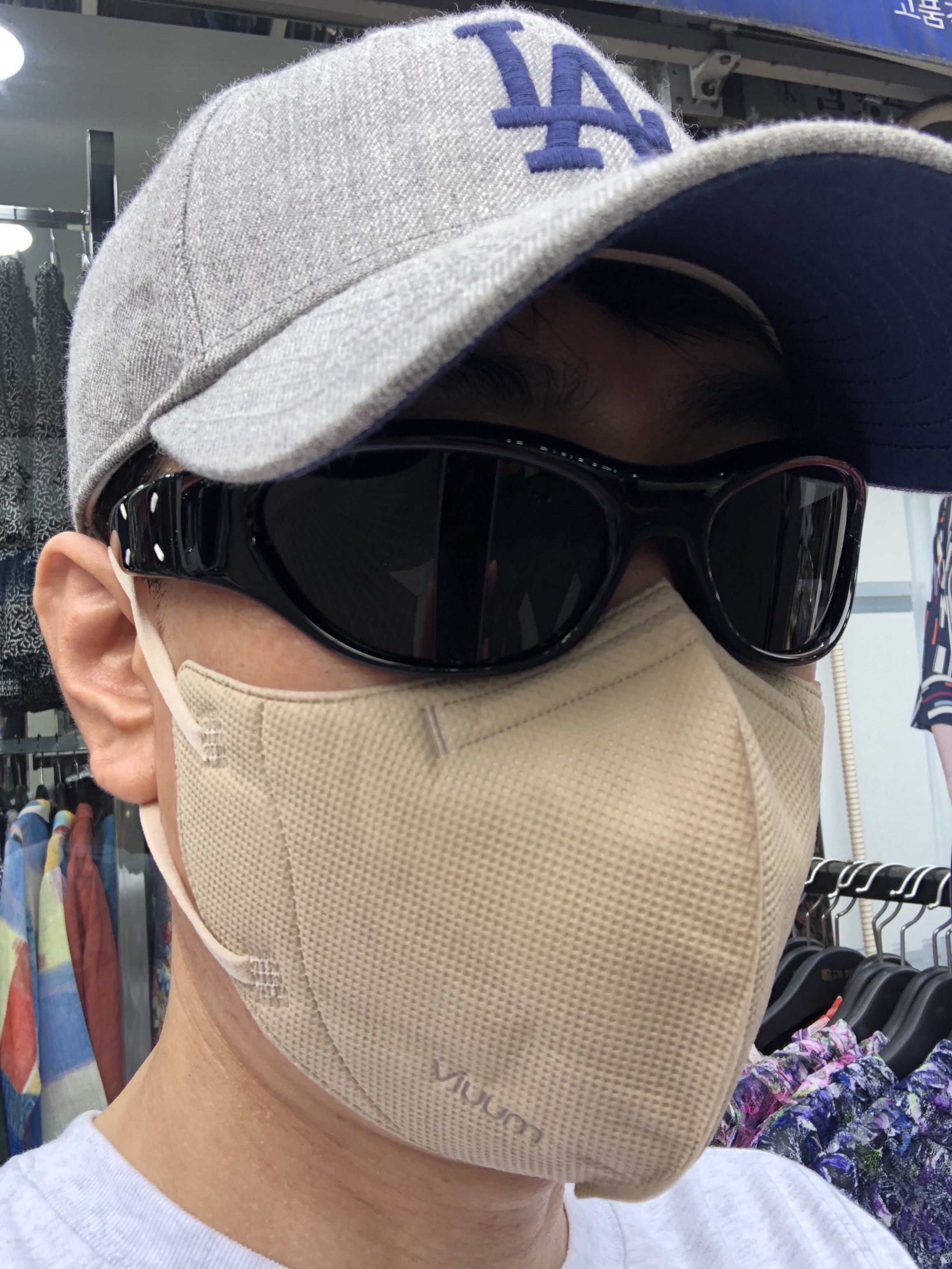 Gentle Monster x Maison Margiela MM003 Black Black 착용 스타일 - 1