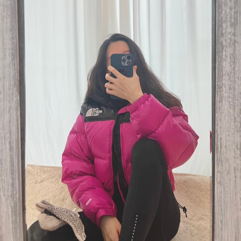 (W) The North Face Nuptse Short Jacket Fuchsia Pink 착용 스타일 - 3