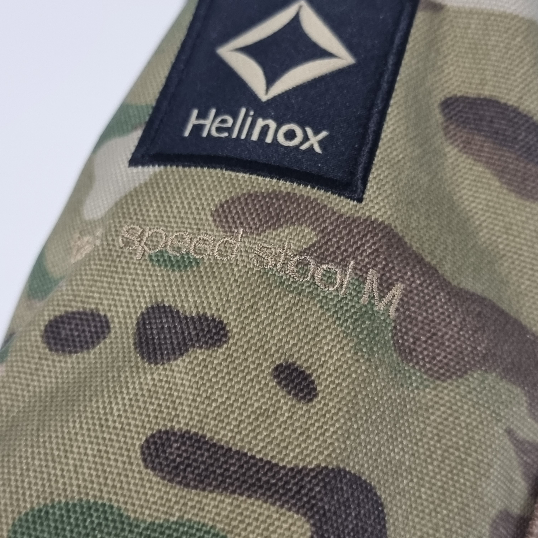 Helinox Tactical Speed Stool M Multicam 착용 스타일 - 2