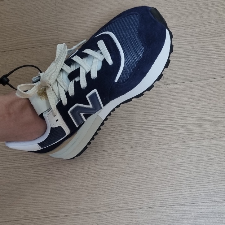 New Balance 574 Legacy Navy 착용 스타일