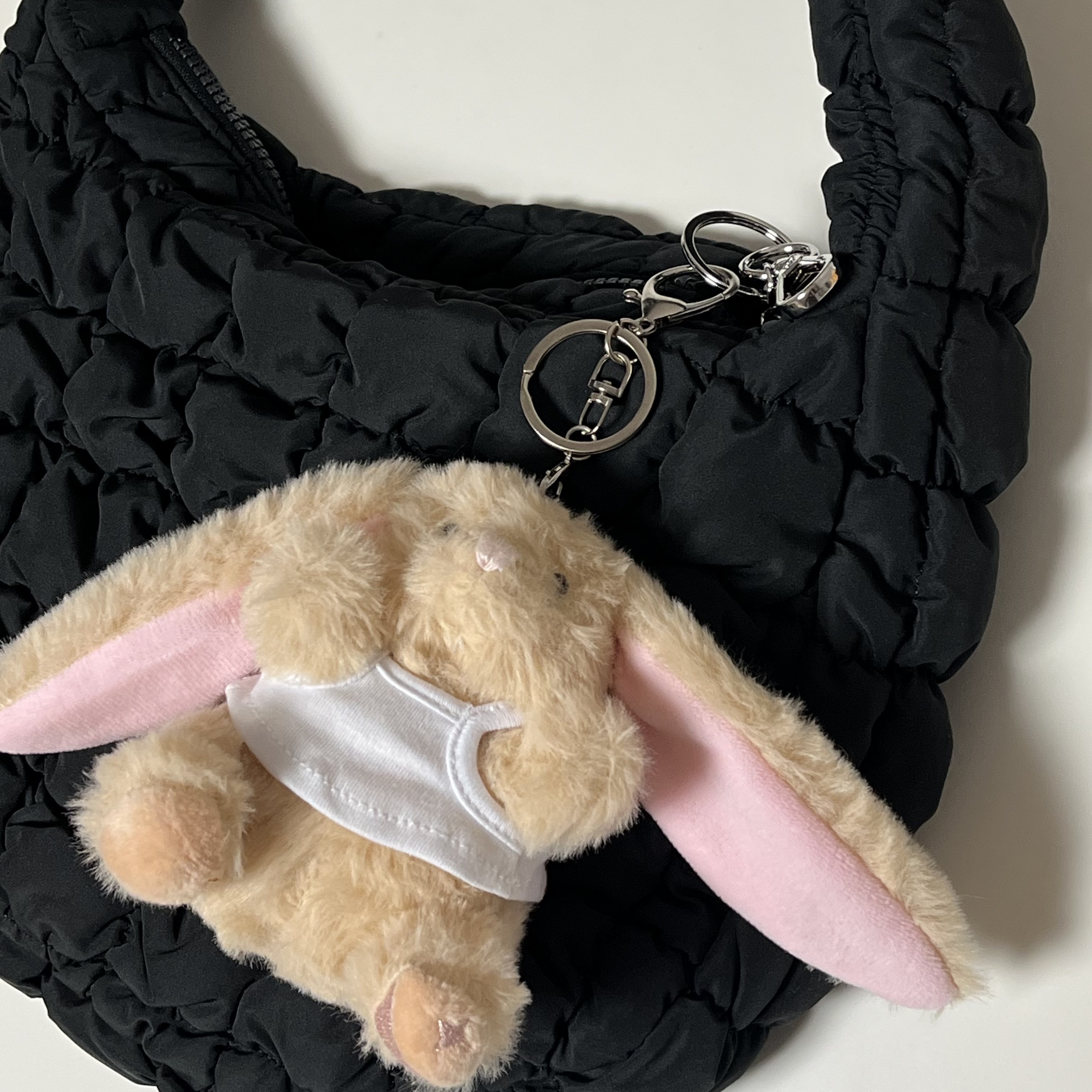 COS Quilted Mini Bag Black, Glowny I'm Lony Keyring 착용 스타일