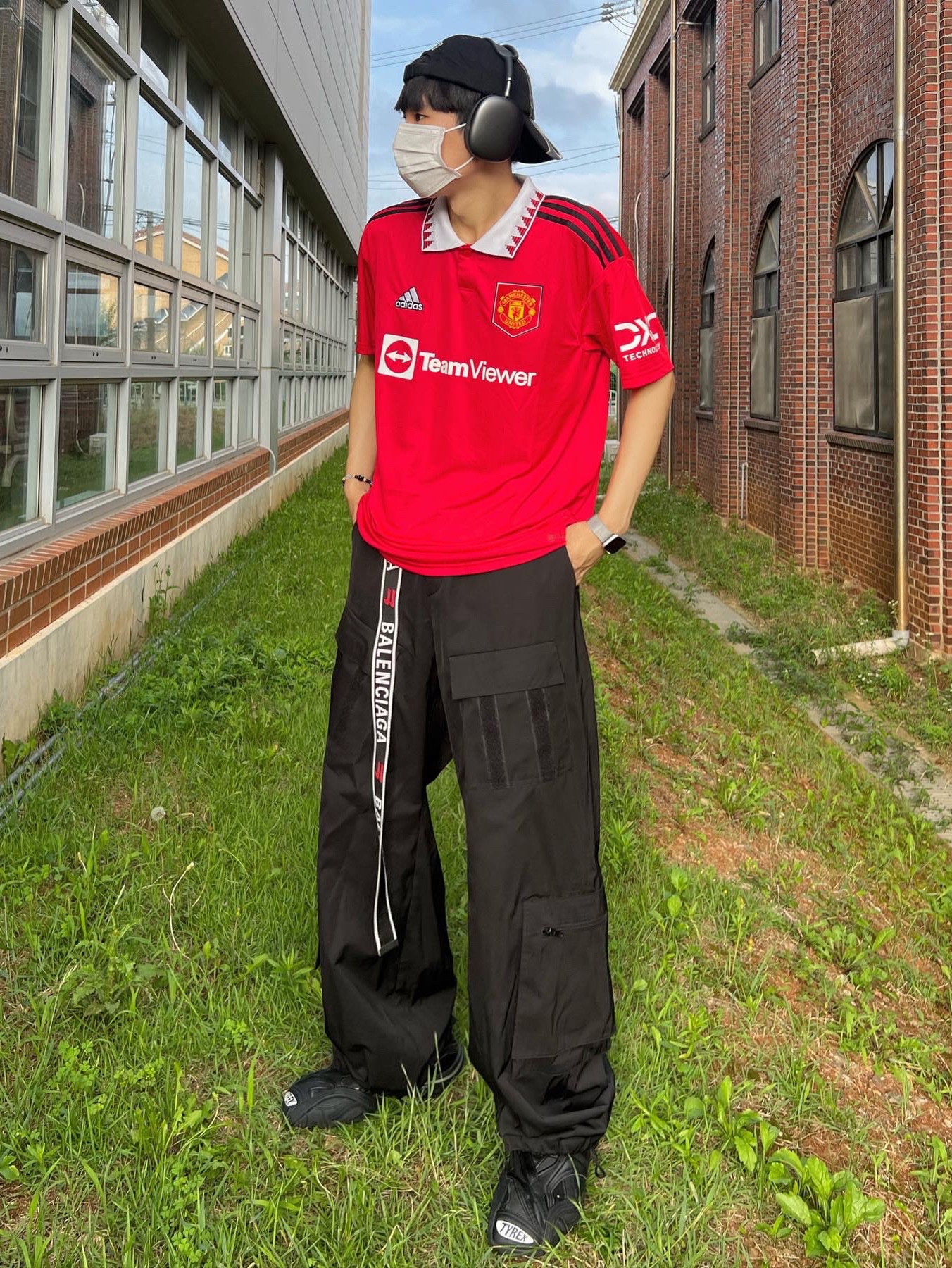 Yeezy Gap Engineered By Balenciaga Flame Cap Black, Apple AirPods Max Lightning Space Gray (Korean Ver.) 착용 스타일