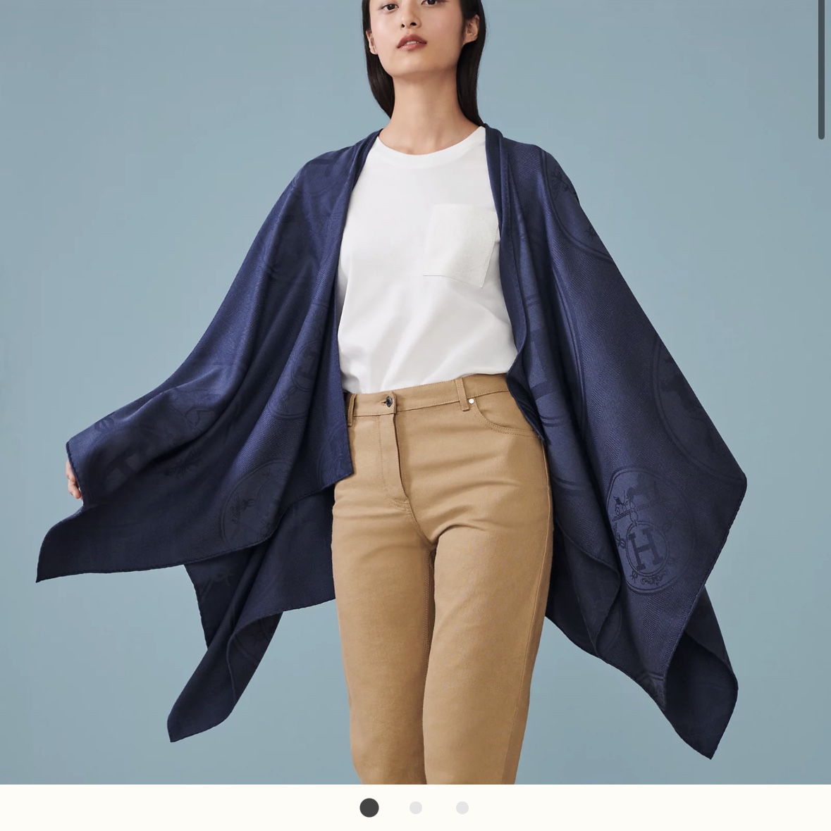 (W) Hermes New Libris Poncho Bleu Nuit 착용 스타일
