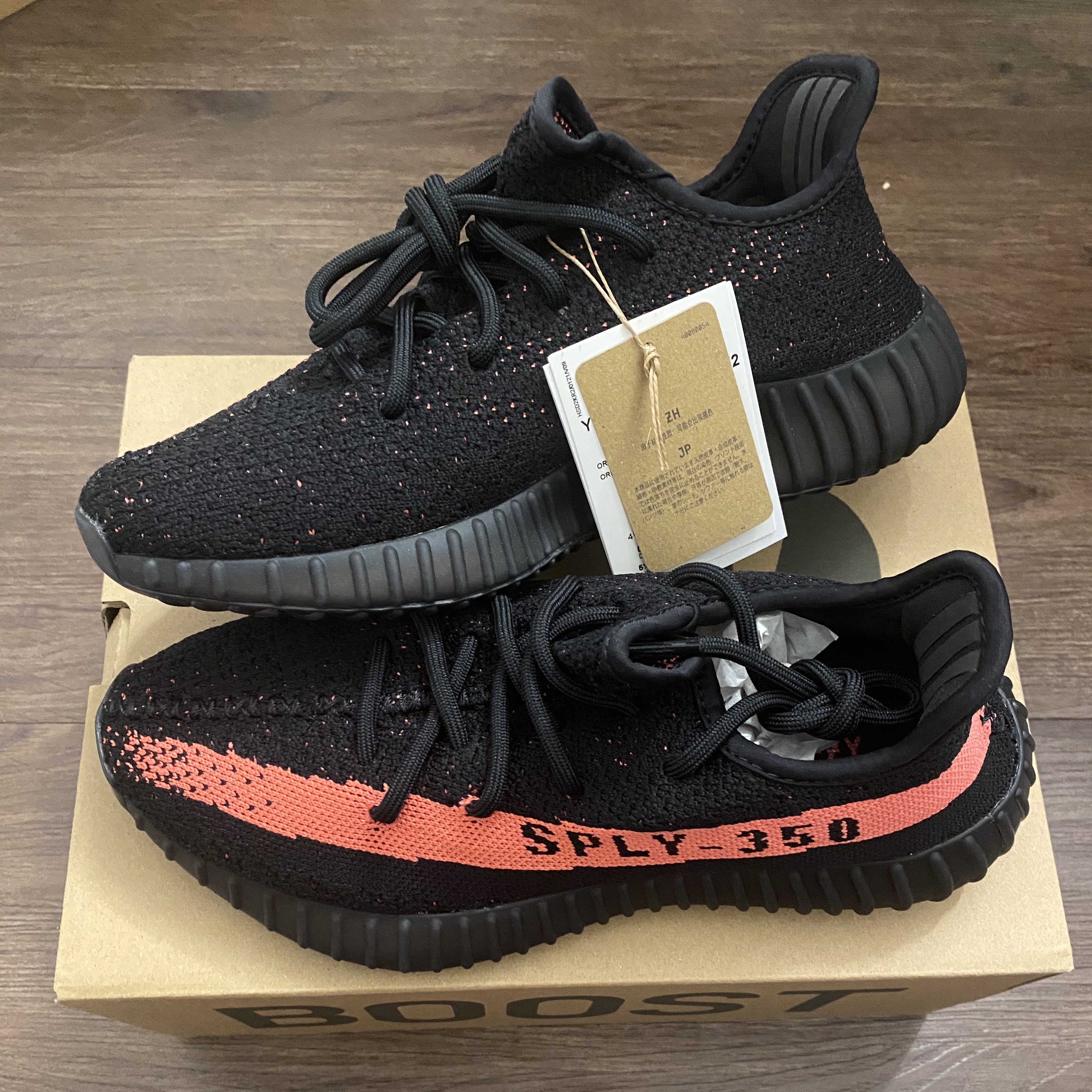 Adidas Yeezy Boost 350 V2 Core Black Red 2022/2023 착용 스타일