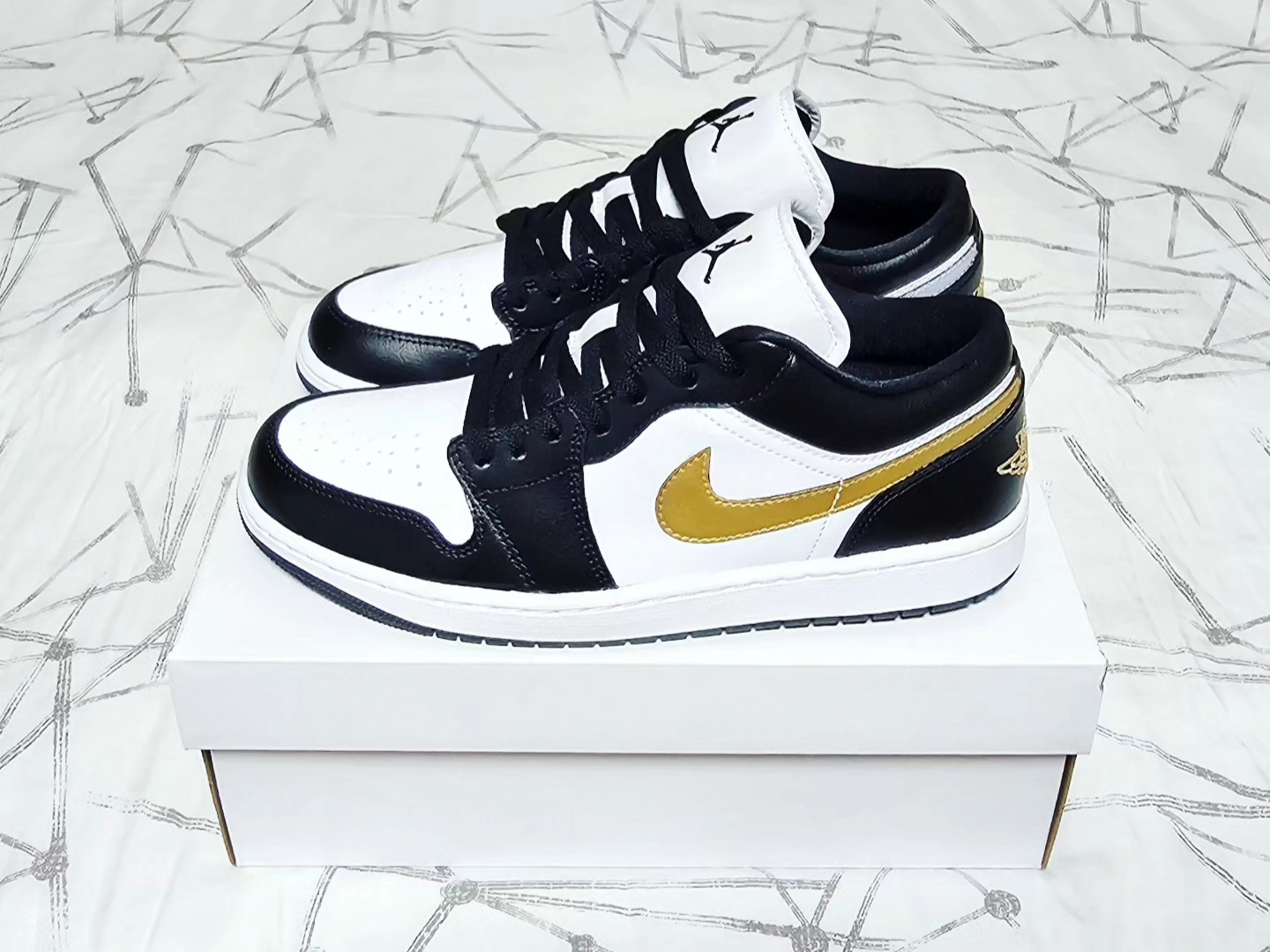 (W) Jordan 1 Low Black and White 착용 스타일 - 2