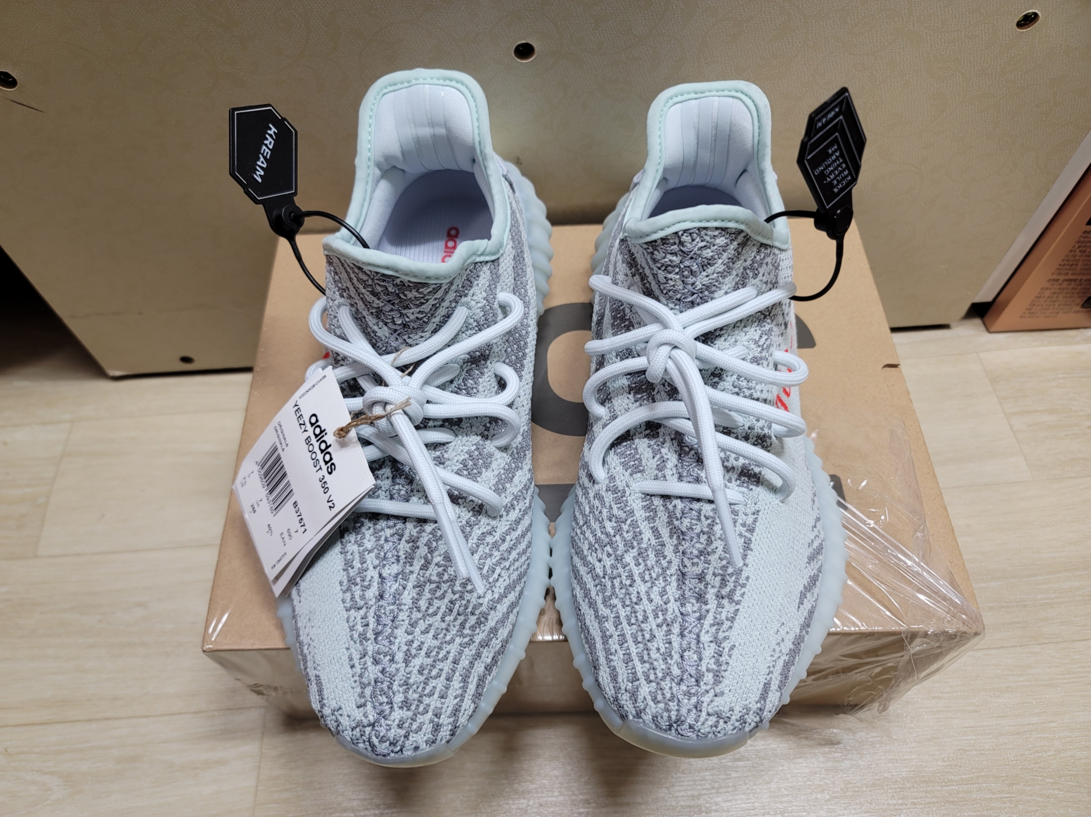 Adidas Yeezy Boost 350 V2 Blue Tint 2017 착용 스타일
