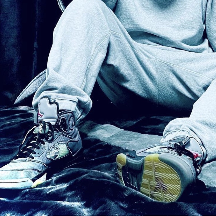 Jordan 5 x Off-White Retro SP Black Muslin, Nike x Stussy NRG BR Fleece Pants Grey 착용 스타일