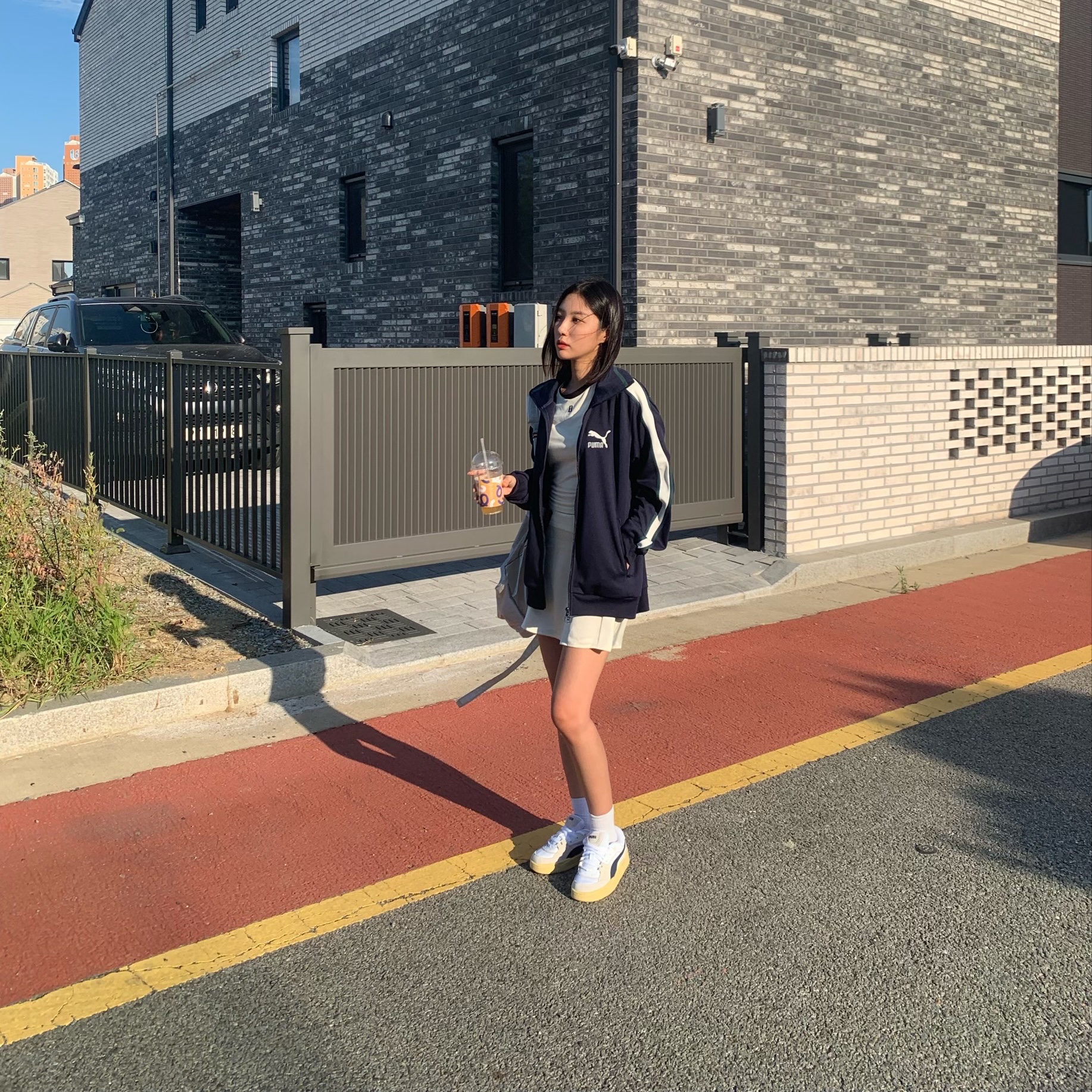 Puma 180 Vapor Gray Navy Blazer 착용 스타일 - 2
