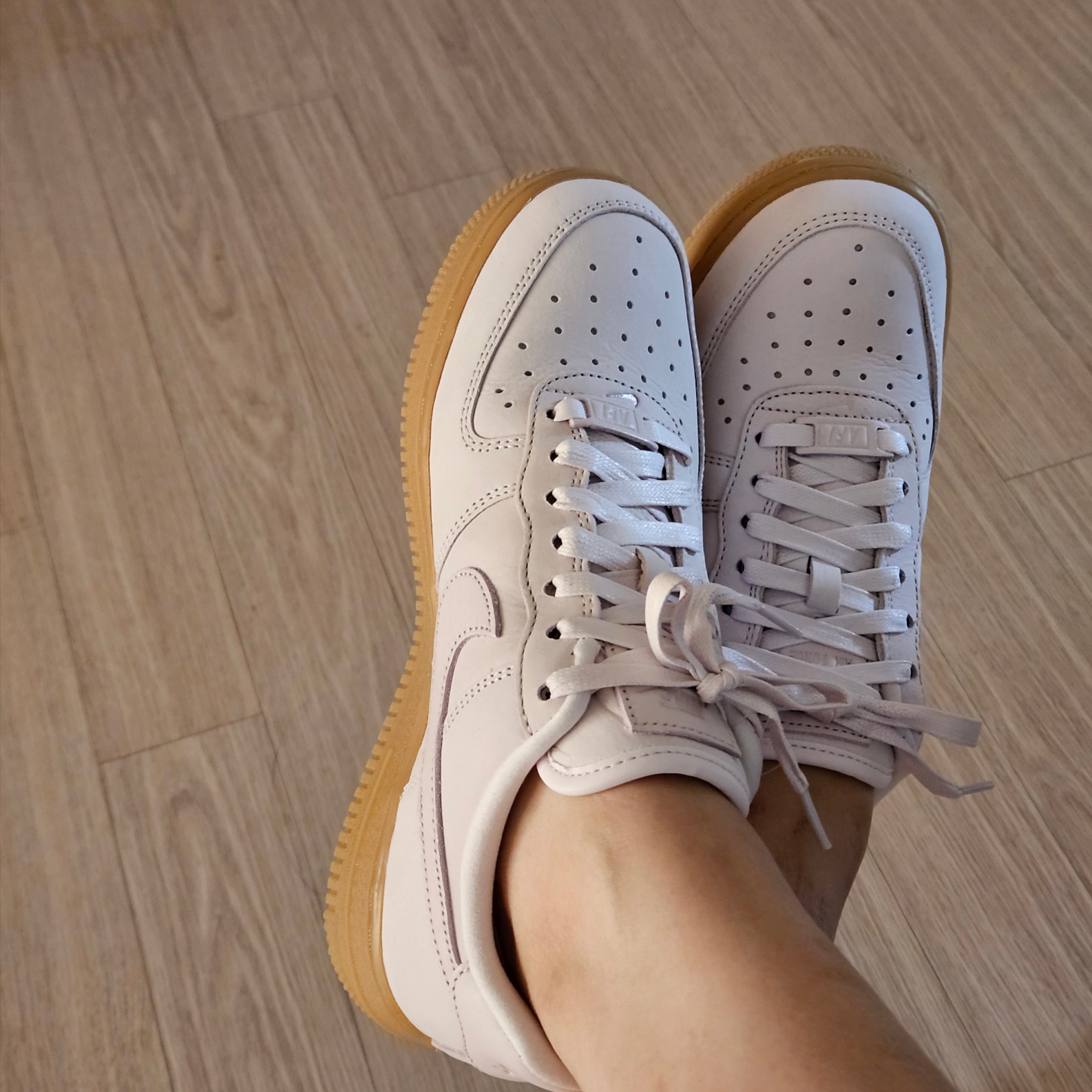 (W) Nike Air Force 1 PRM MF Pearl Pink 착용 스타일 - 3