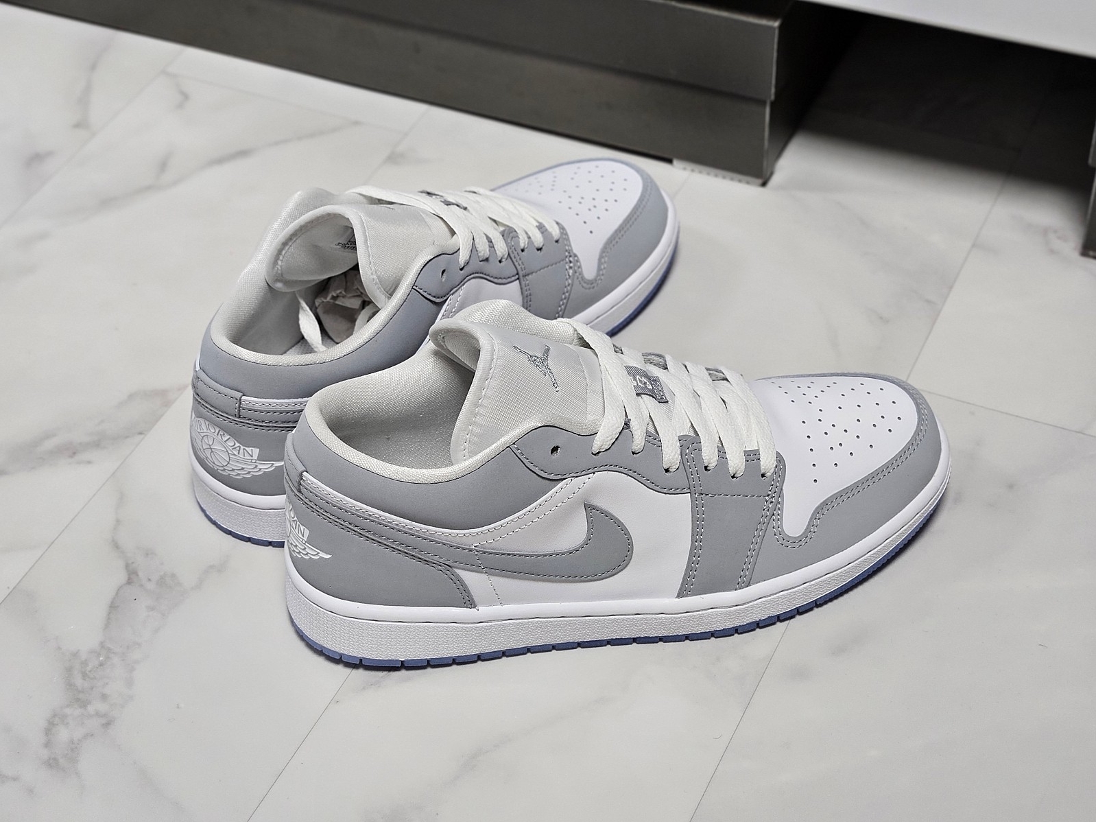 (W) Jordan 1 Low White Wolf Grey 착용 스타일 - 3