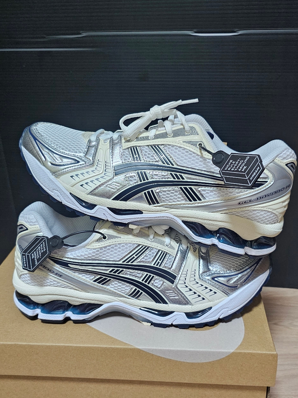 (W) Asics Gel-Kayano 14 White Midnight 착용 스타일 - 2