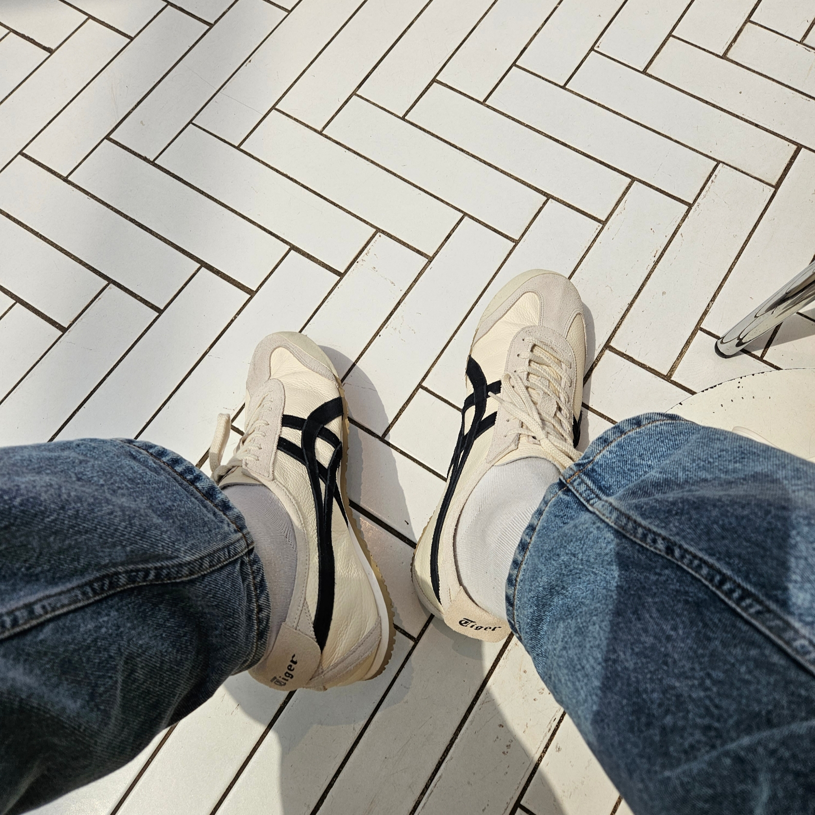 Onitsuka Tiger Mexico 66 Vintage White Black 착용 스타일 - 1