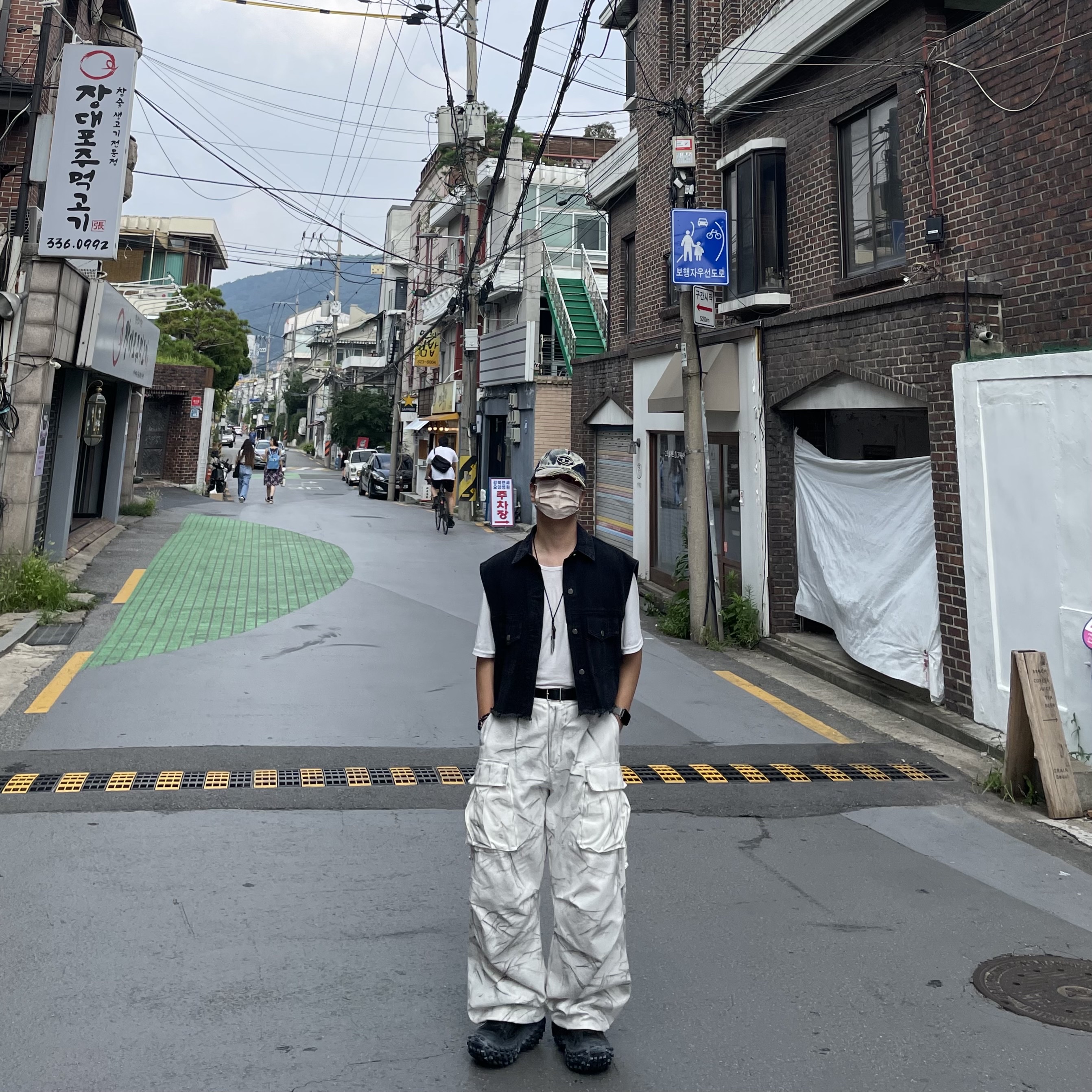 Nos Couleurs 01 Cargo Pants Dirty Washing, Balenciaga Defender Sneakers Black 착용 스타일 - 1