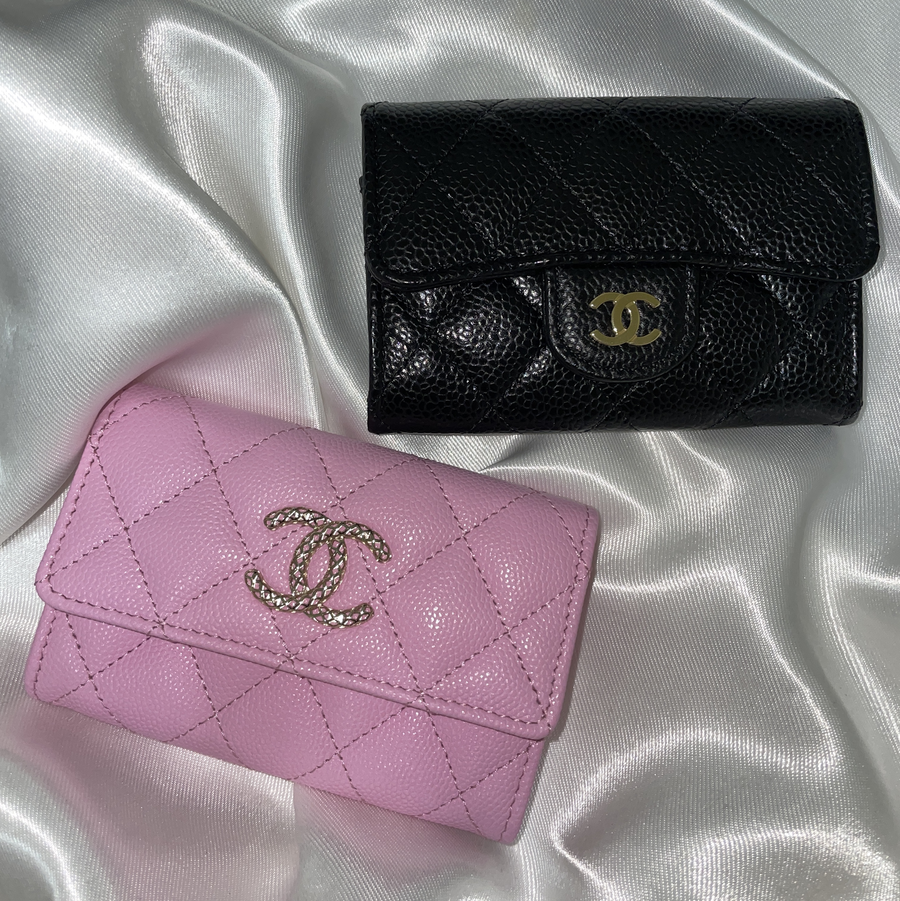 Chanel Classic Card Holder Grained Calfskin & Gold Black 착용 스타일