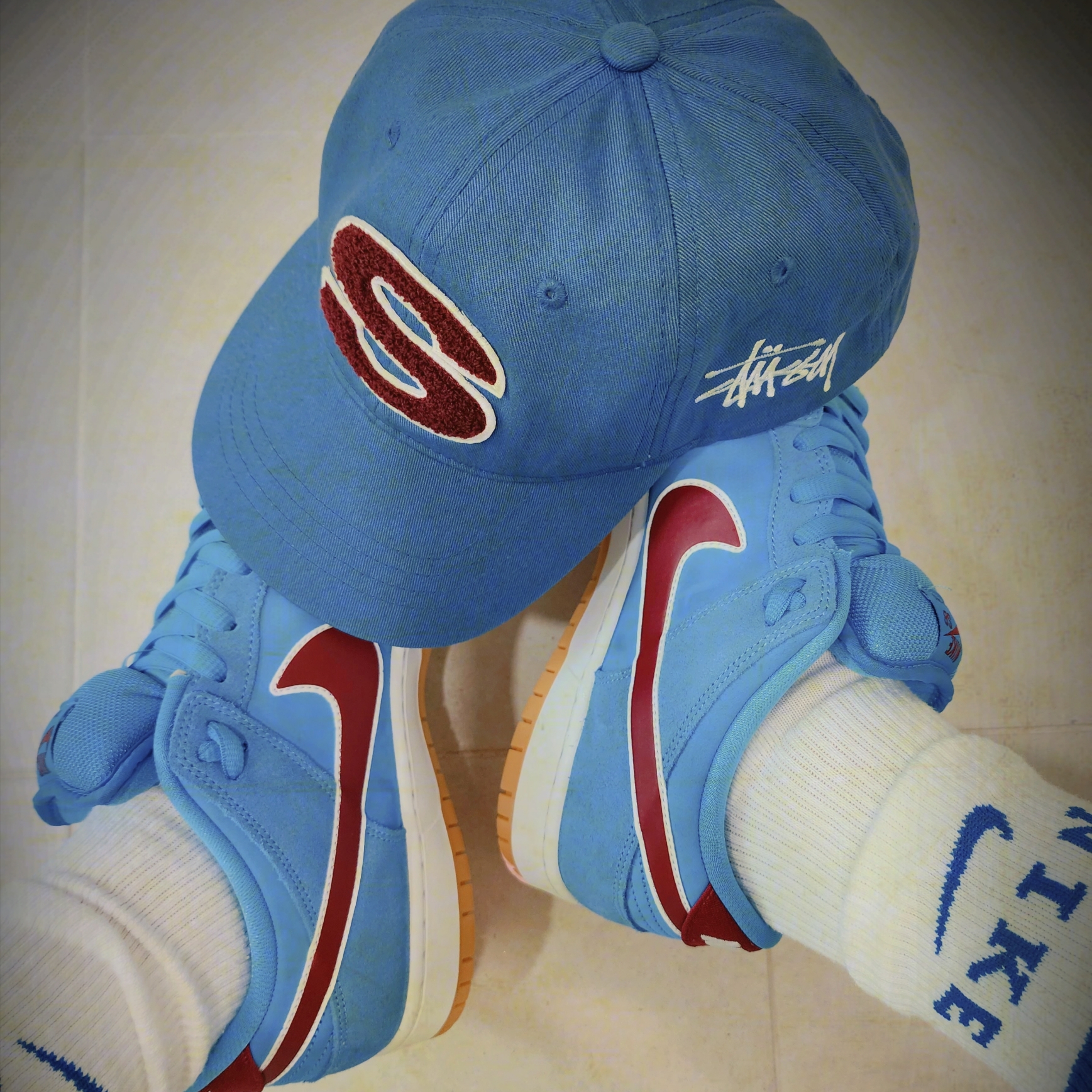 Stussy Chenille S Low Pro Cap Blue, Nike SB Dunk Low Premium Valor Blue and Team Maroon 착용 스타일 - 1