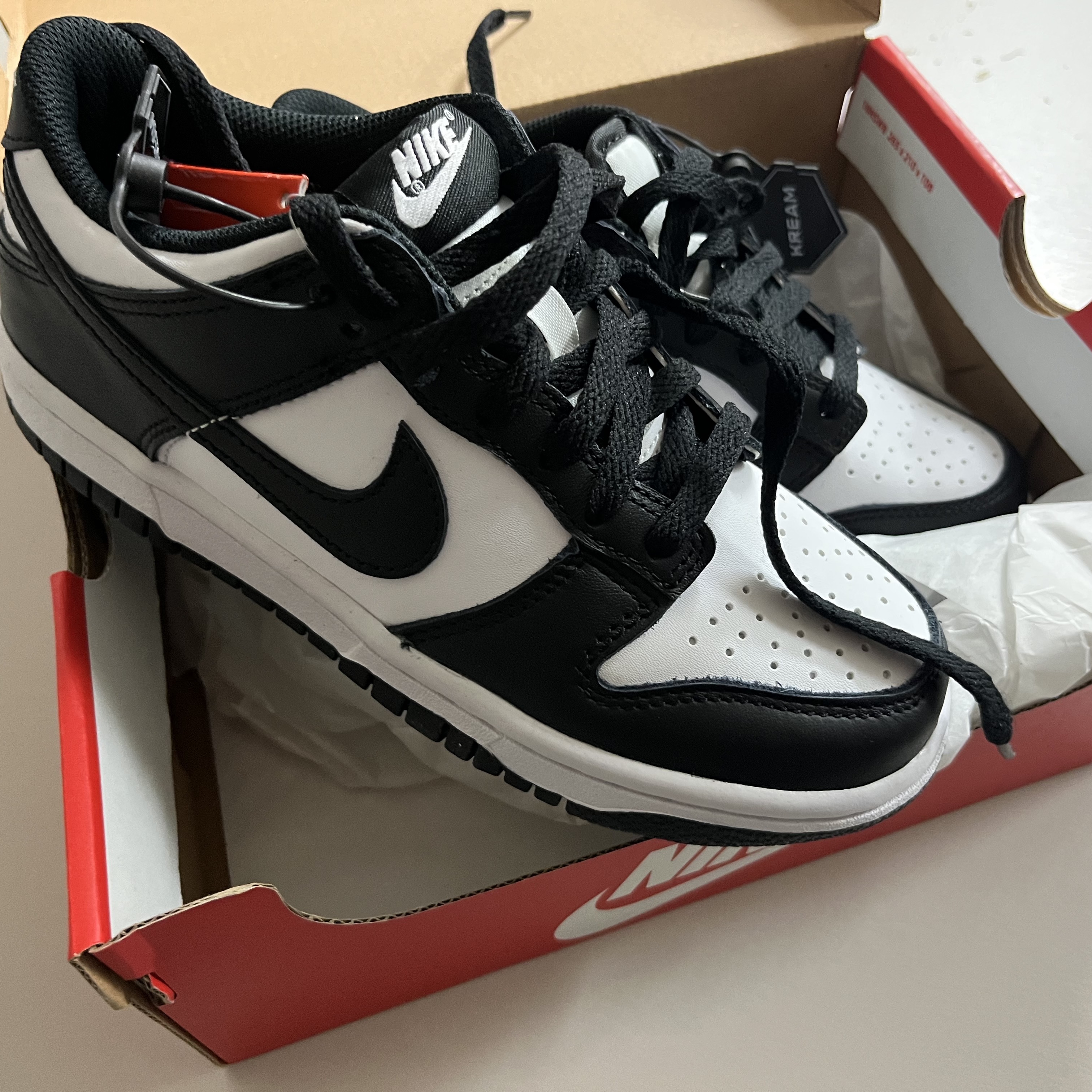 (GS) Nike Dunk Low Black 착용 스타일