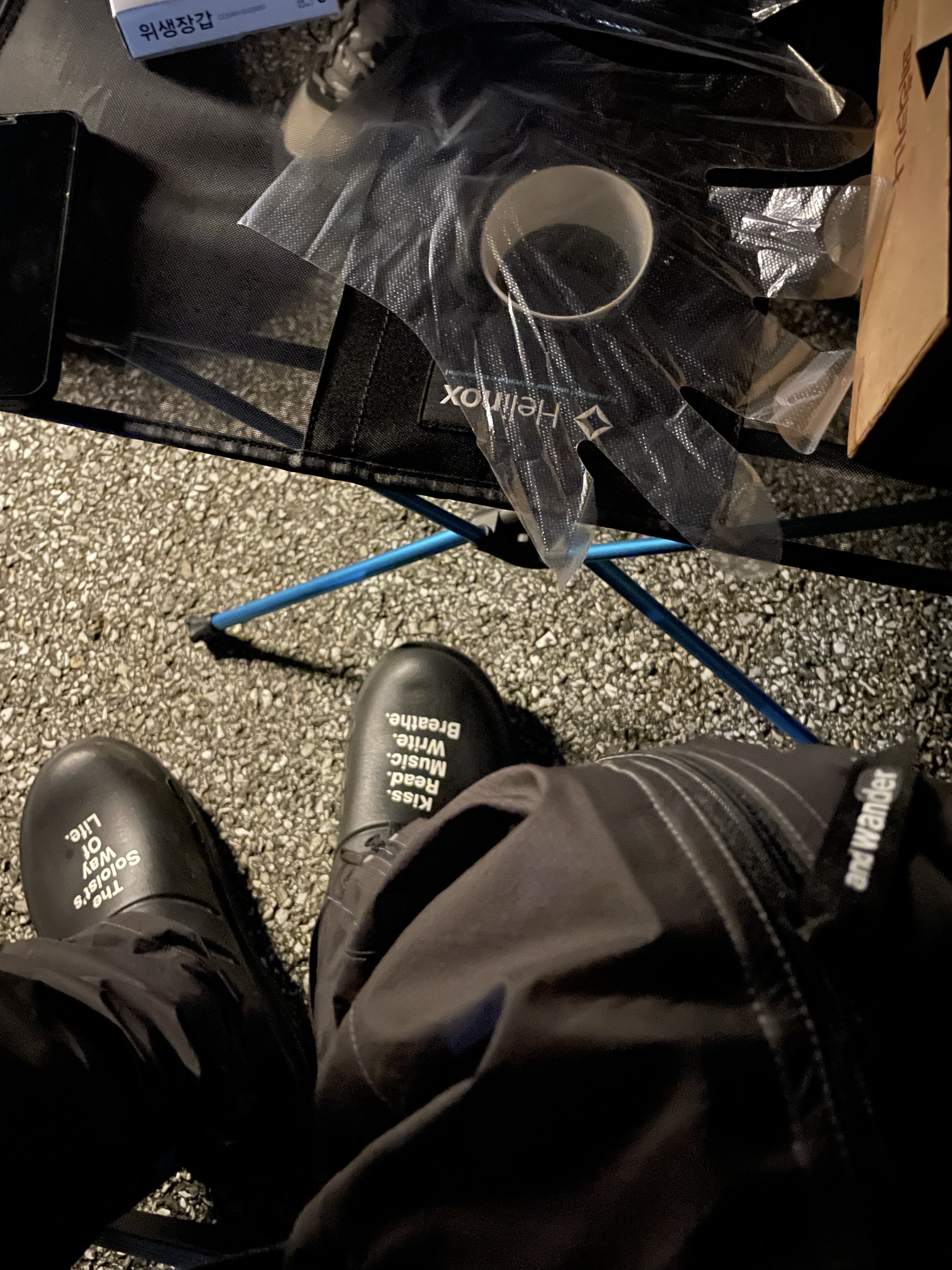 Salomon XT-6 Gore-Tex Black Ebony, Oofos x Takahiromiyashita The Soloist The Soloist's Way Of Life Clog Black White 착용 스타일 - 3