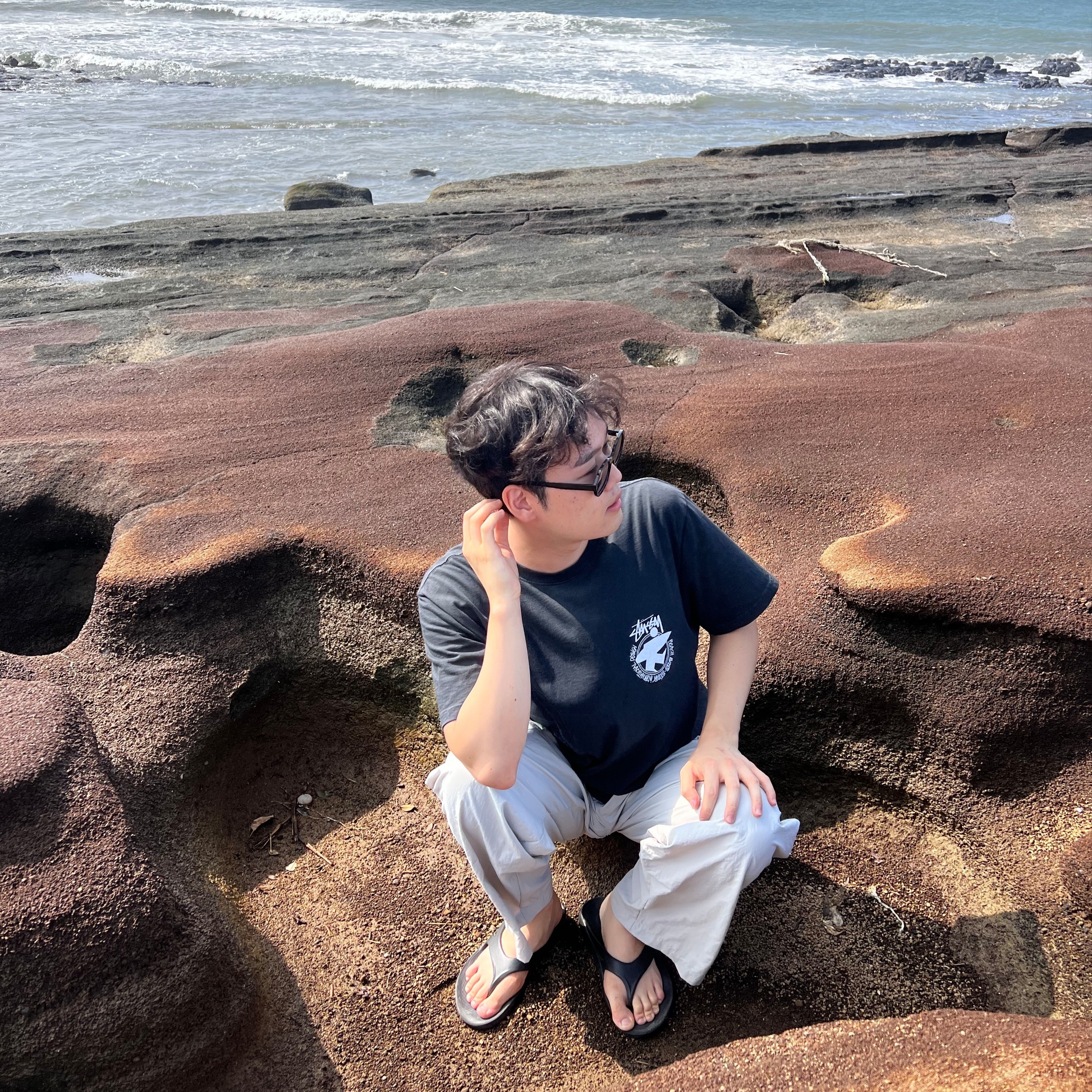 Stussy Beach Roots T-Shirt Black, Oofos OOriginal Black 착용 스타일