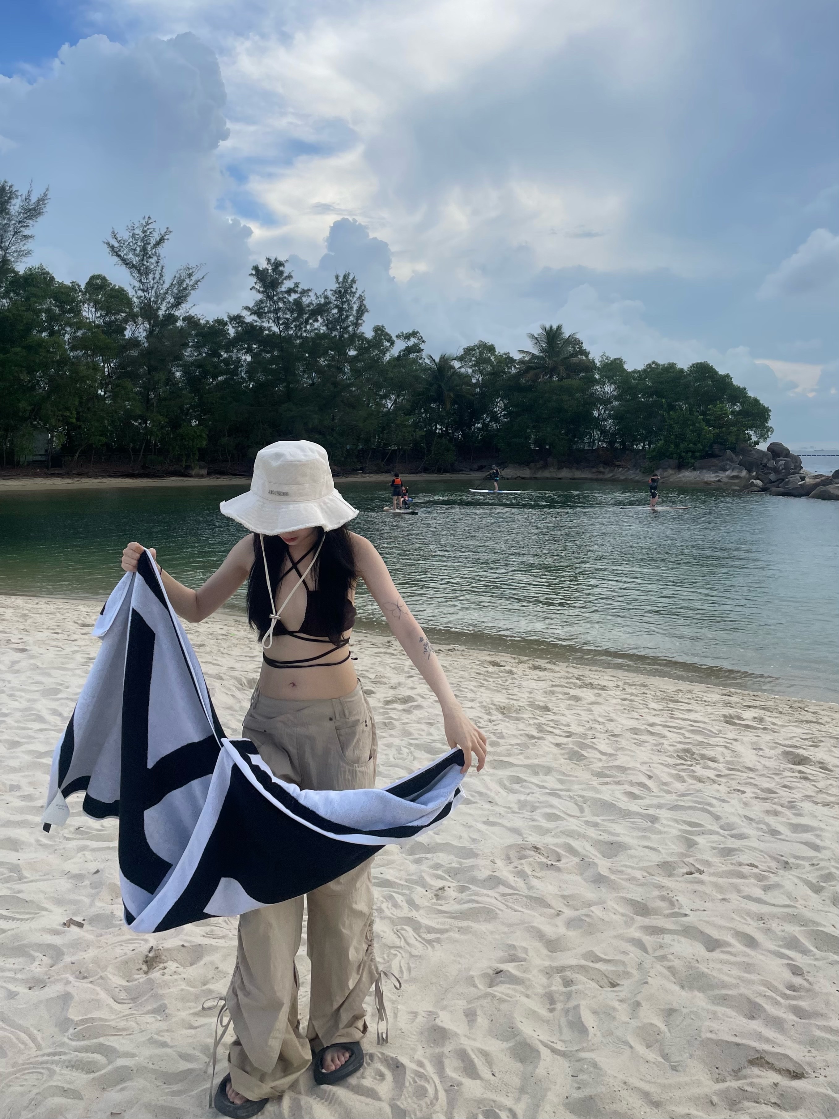 Jacquemus Le Bob Artichaut Bucket Hat Off White 착용 스타일 - 3