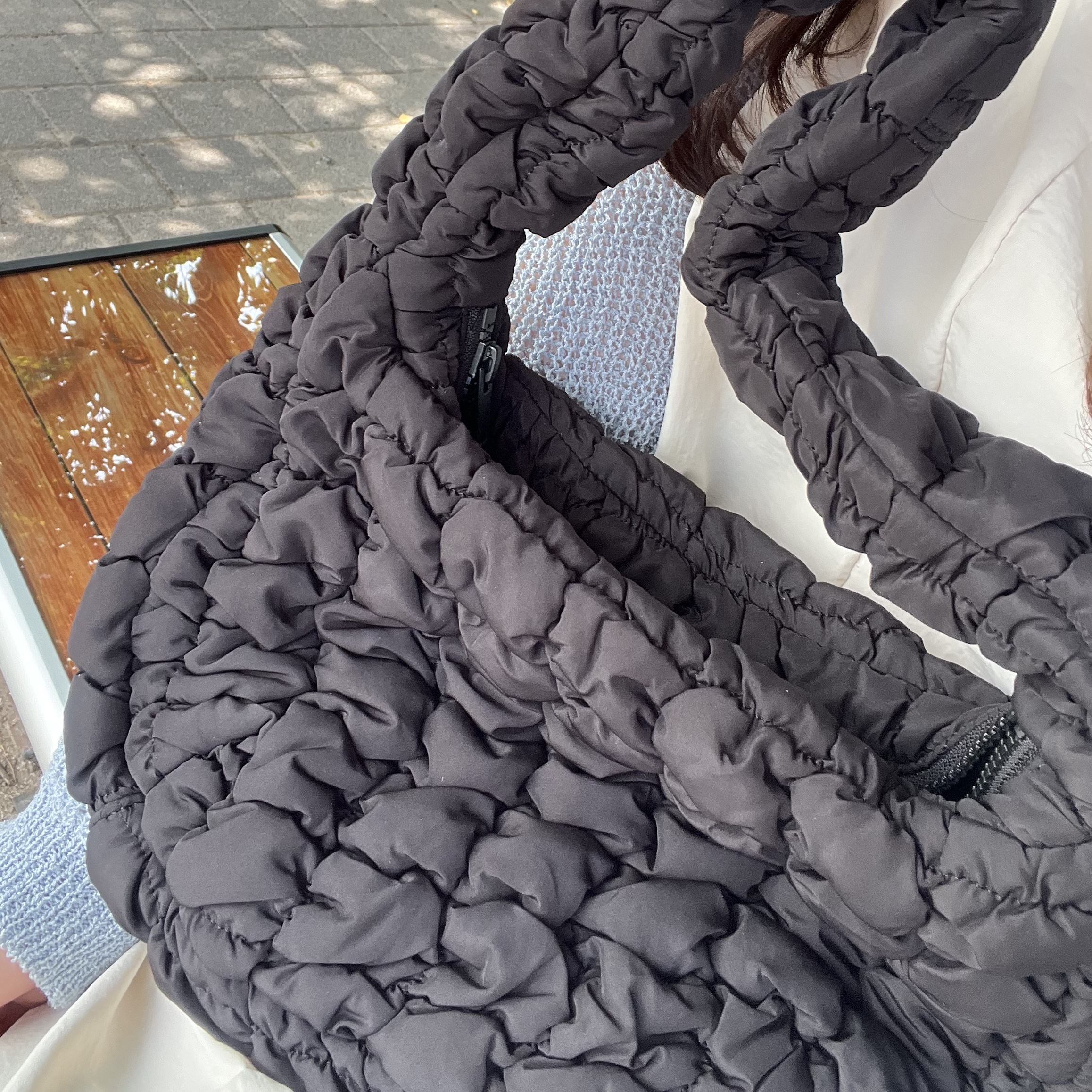 COS Quilted Mini Bag Black 착용 스타일