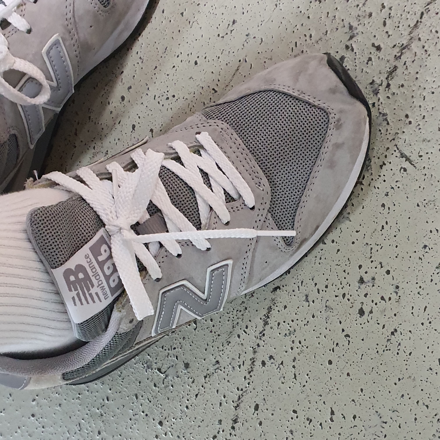 New Balance 996 Grey 착용 스타일 - 2