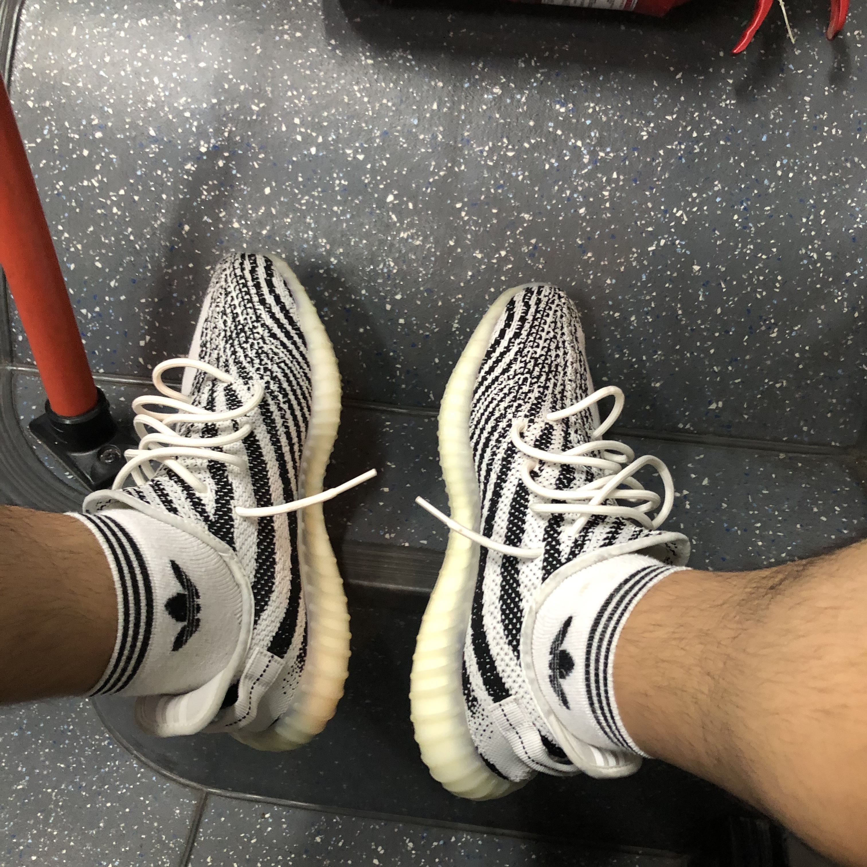 Adidas Yeezy Boost 350 V2 Zebra 2017/2019/2020 착용 스타일